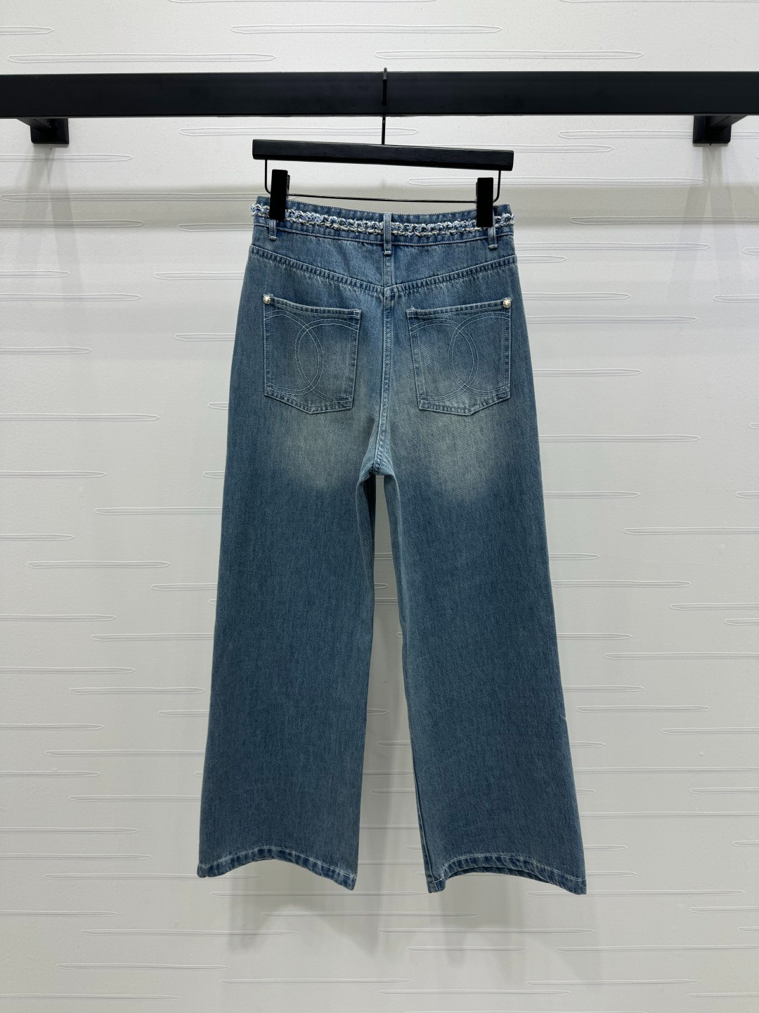 美脚シルエットで魅せる♪格上スタイル シャネル ジーンズ
