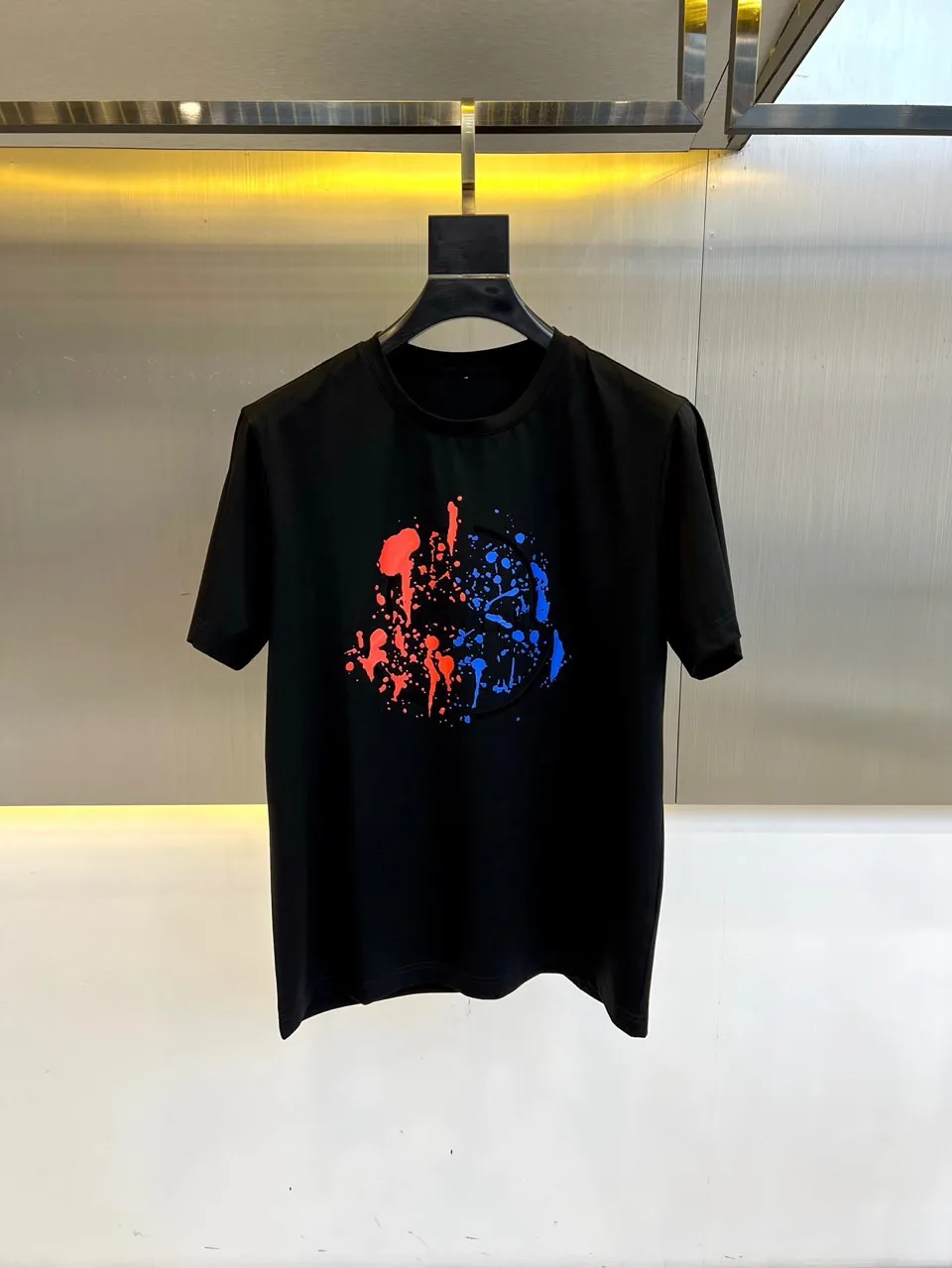 コットン 半袖Tシャツ 目を引く ロゴプリント モンクレール Tシャツ 偽物 ブラック コットン 半袖Tシャツ 目を引く ロゴプリント モンクレール Tシャツ 偽物 ブラック