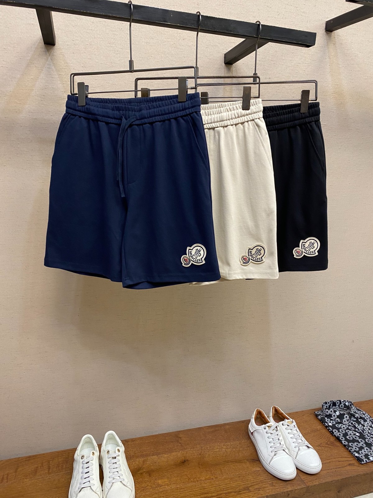 【国内発送・関税込】MONCLER ロゴパッチショートパンツ 定番 カジュアル ロゴパッチ ショートパンツ モンクレール