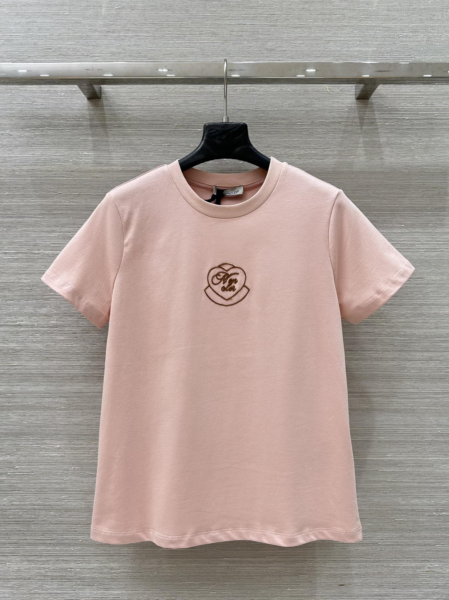 ハート ロゴ刺繍 コットン 半袖Tシャツ モンクレール Tシャツ 偽物 ピンク ハート ロゴ刺繍 コットン 半袖Tシャツ モンクレール Tシャツ 偽物 ピンク