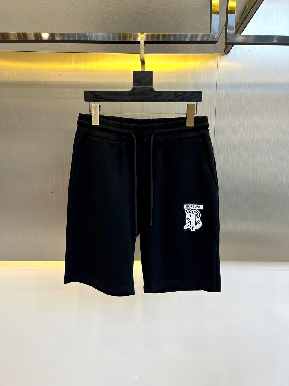 【Burberry】ロゴ コットンショートパンツ バーバリー パンツ 偽物 カジュアル 合わせやすい コットン