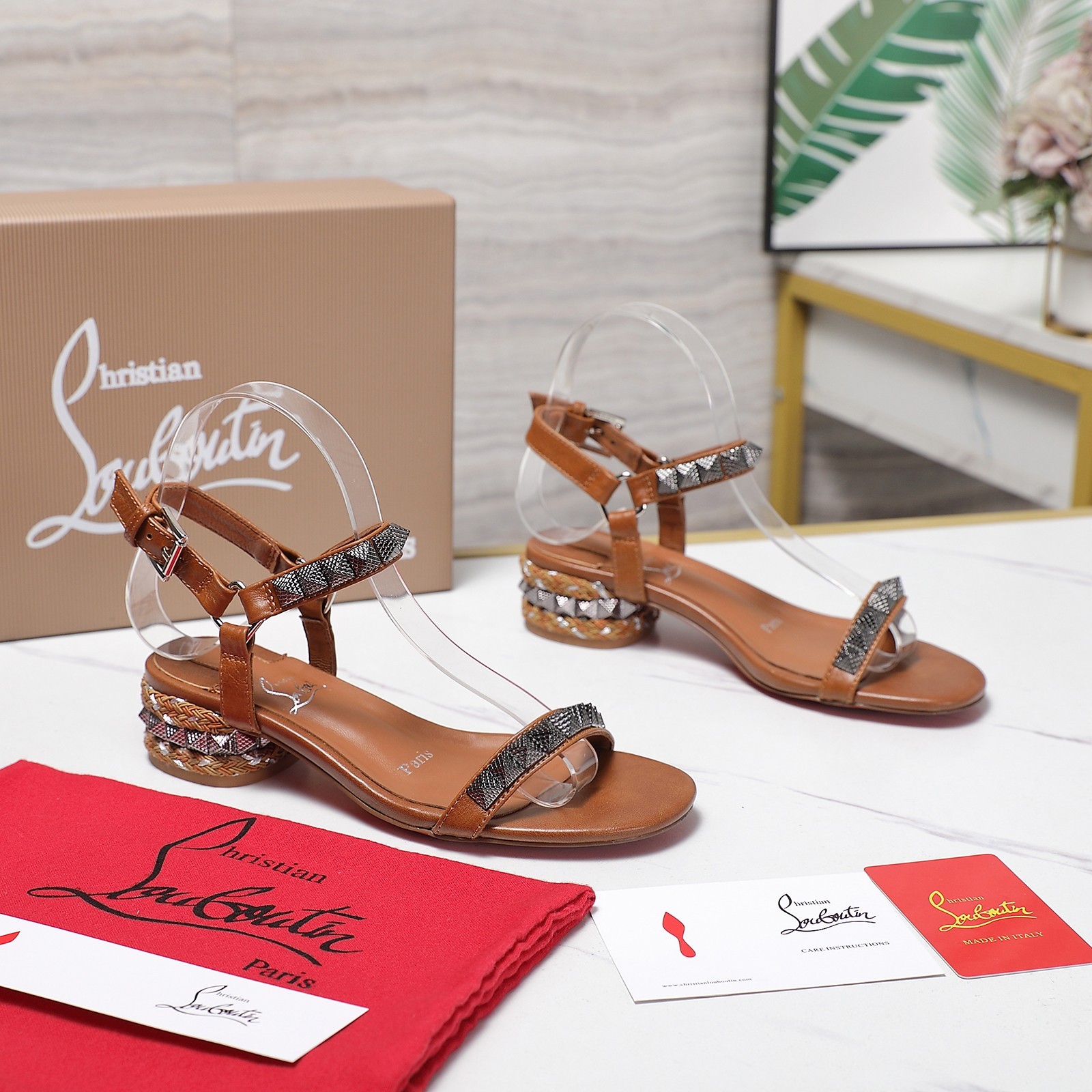 ★関税込★ Christian Louboutin ピラサンド30 サンダル Pyrasand - 30 mm Strappy sandals - Waxed calf leather