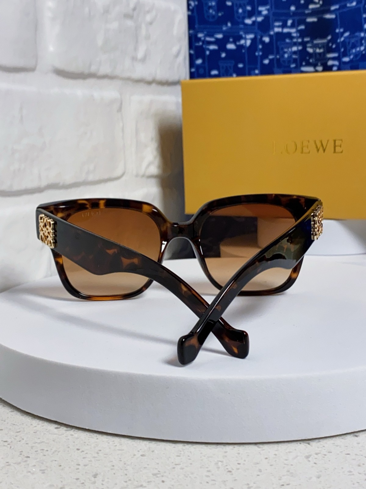 (在庫の確認必須) LOEWE ユニセックスサングラス ロエベ サングラス 偽物 クラシック ユニセックス アナグラム