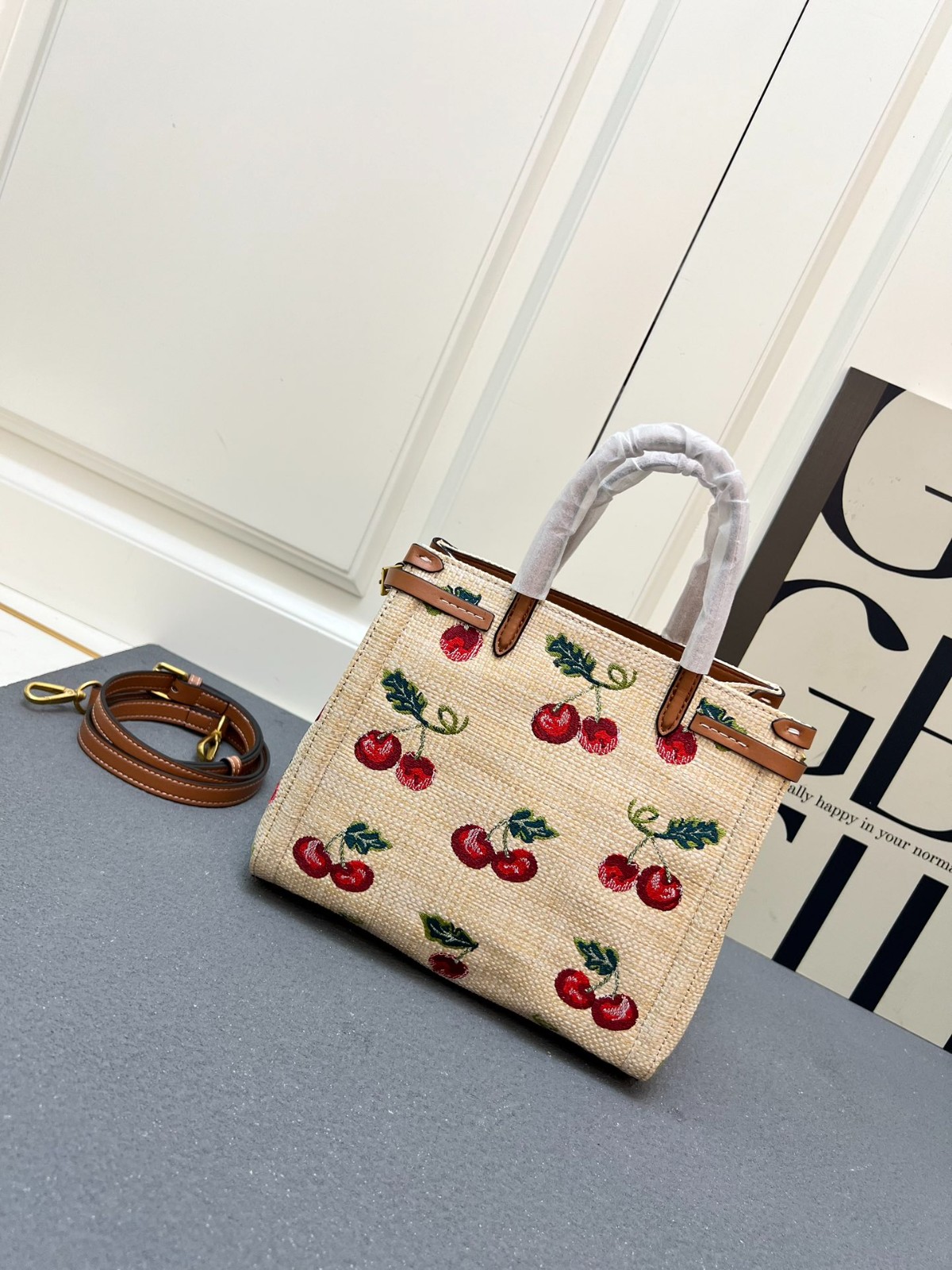 【VALENTINO】チェリー ラフィア スモール トート ナチュラル VALENTINO】チェリー ラフィア スモール トート ナチュラル