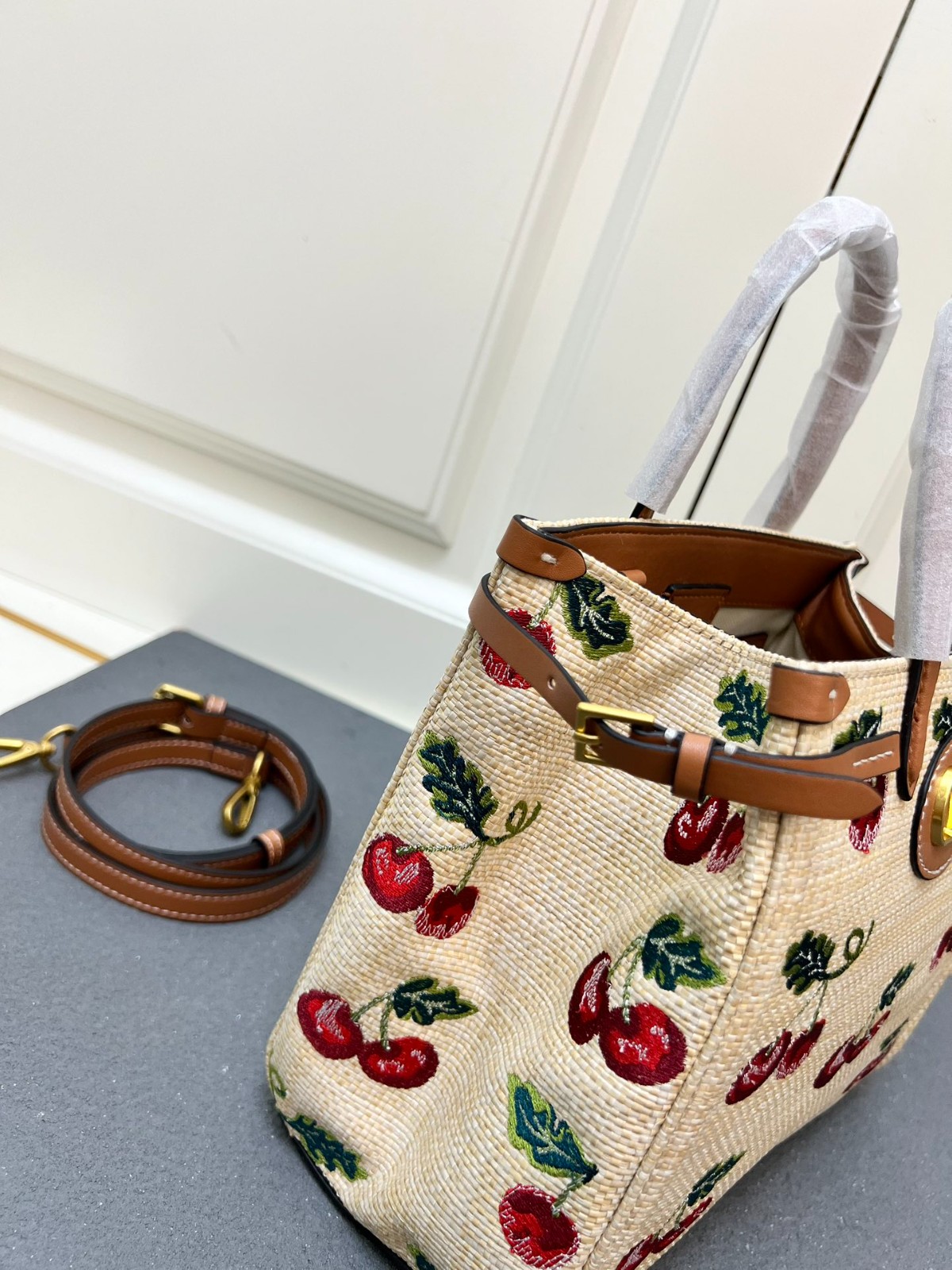 〈VALENTINO〉ジャカードラフィア スモール トート（関税込み） ヴァレンティノ ガラヴァーニ アンティーブ シンセティックジャ