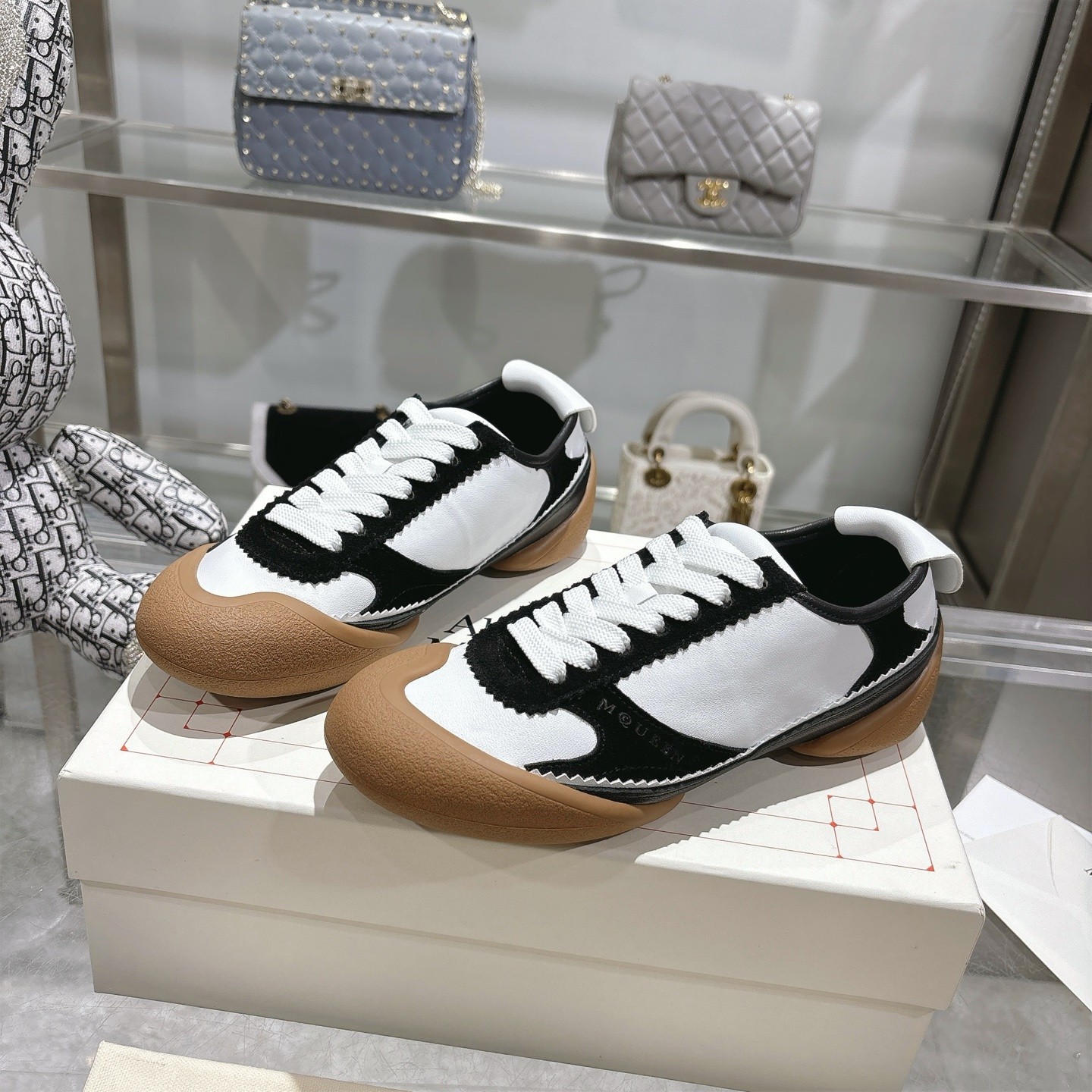 【オシャレに♪】Alexander McQueen フレクシオンスニーカー オシャレに♪】Alexander McQueen フレクシオンスニーカー