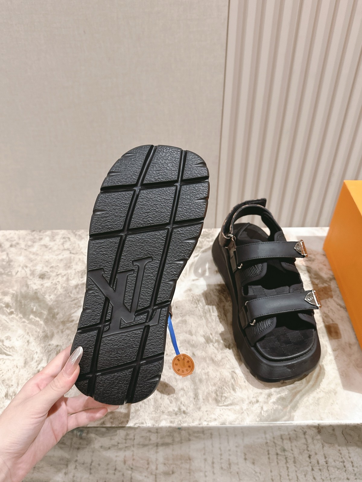 春夏人気 ルイ・ヴィトン カメレオン サンダル スーパーコピー