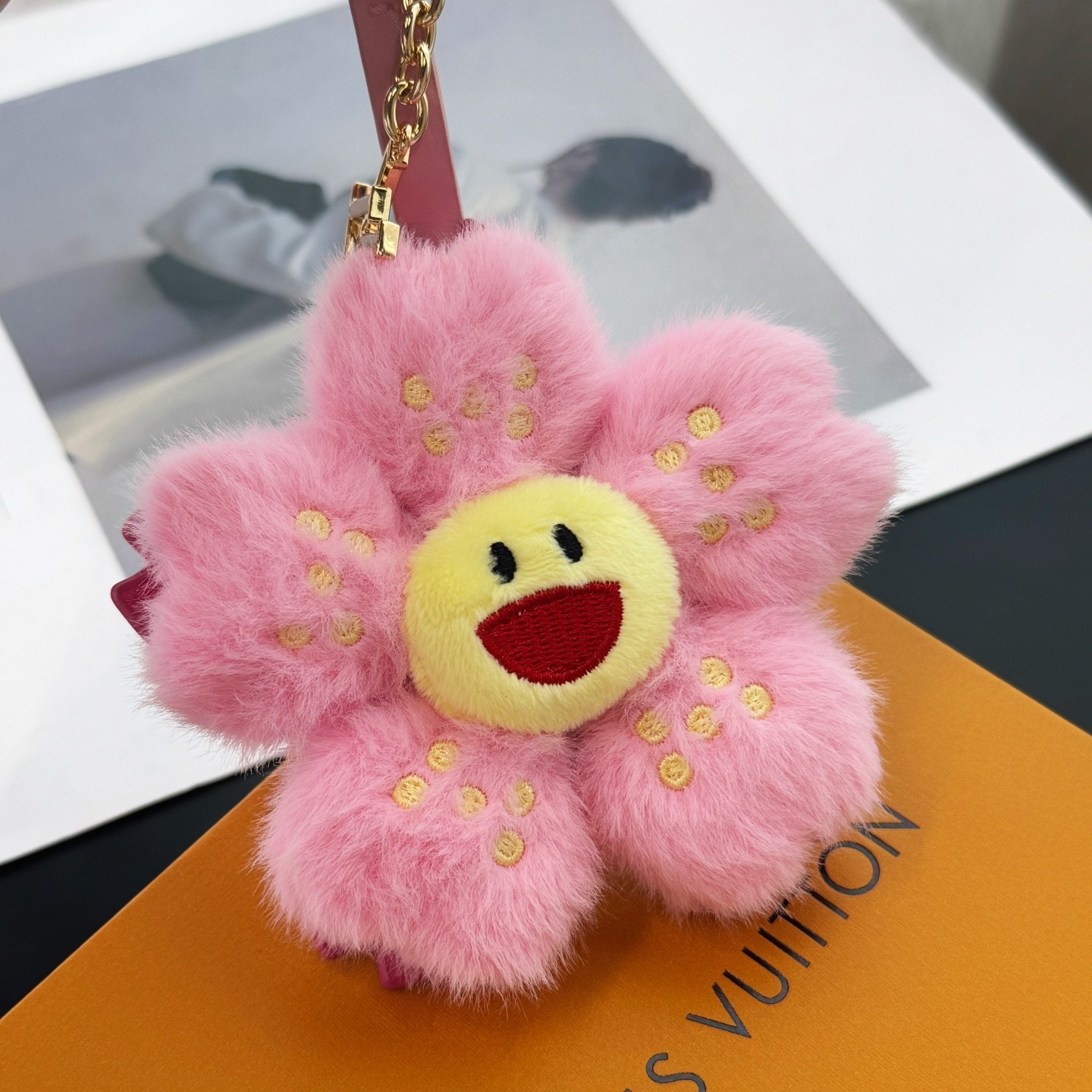 ルイ ヴィトン LV × TM キーホルダー・チェリーブロッサム LV × TM キーホルダー・チェリーブロッサム S00｜ルイ・ヴィトン