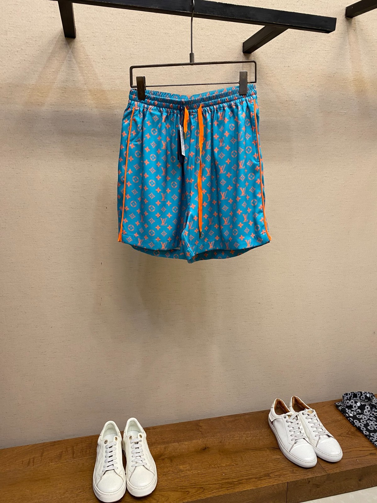 限定カラー♪ LouisVuitton シルク ショートパンツ モノグラム ルイヴィトン☆パンツ ショーツ モノグラム 短パン シルク