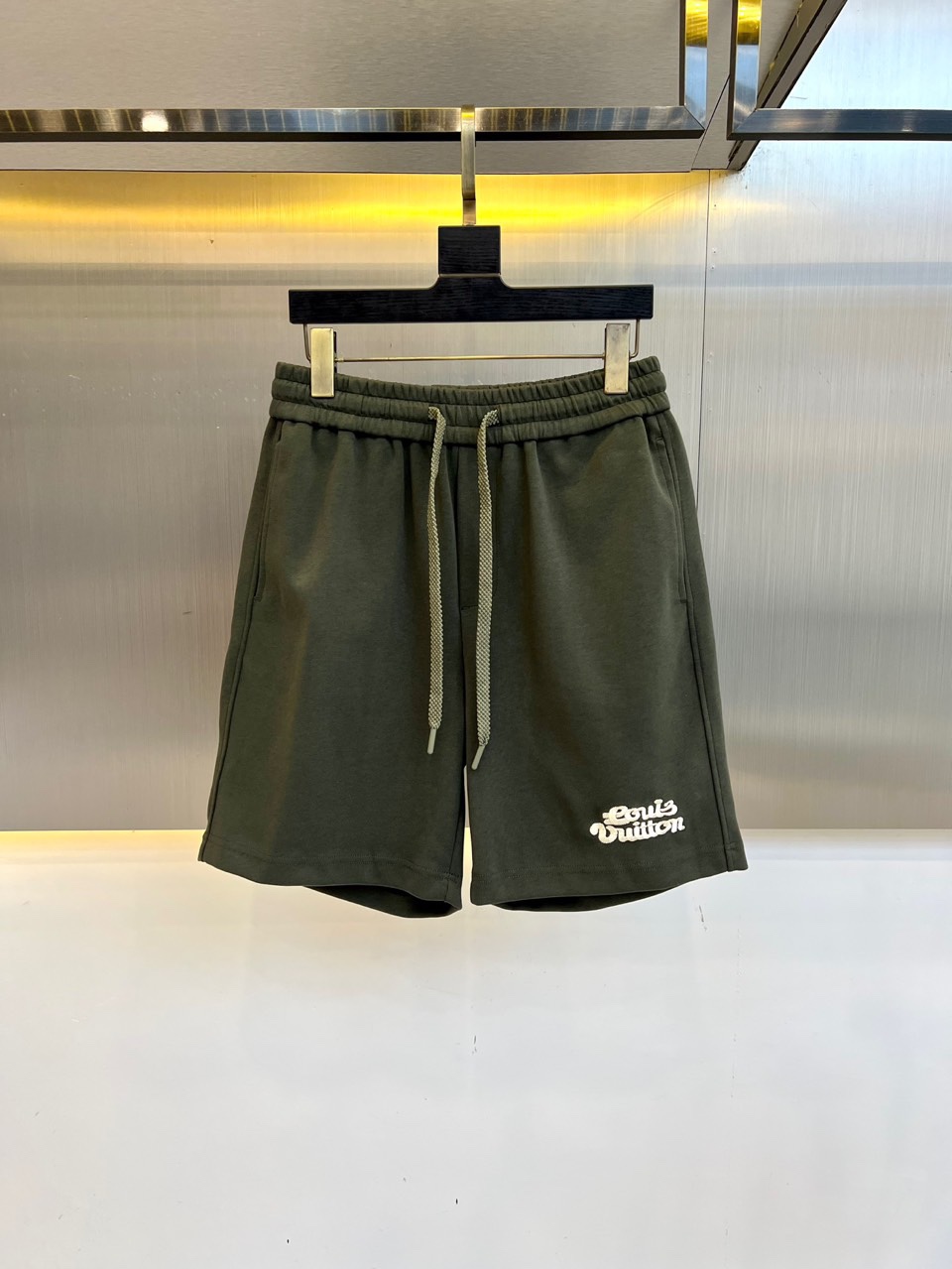 【カジュアルスタイル♪】LOUIS VUITTON★ショートパンツ Louis Vuitton デニムショートパンツ 36