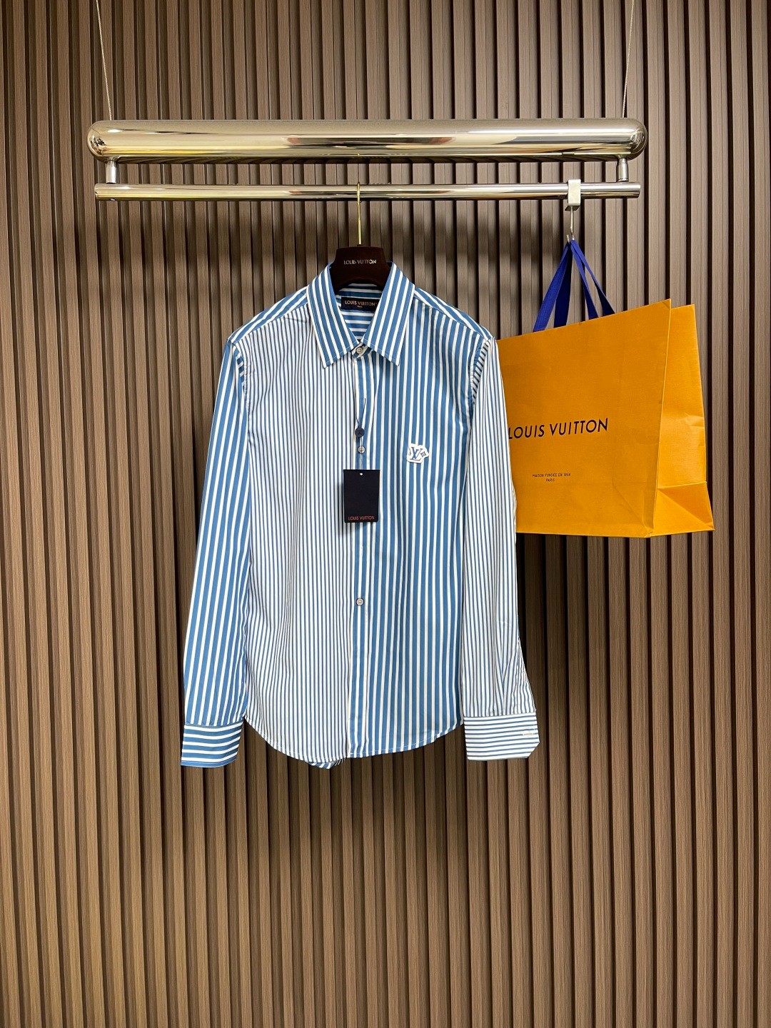 【爽やかカラー】Louis Vuitton ストライプ パッチワーク シャツ モノグラムパッチワークストライプシャツ ｜ルイ・ヴィトン 公式