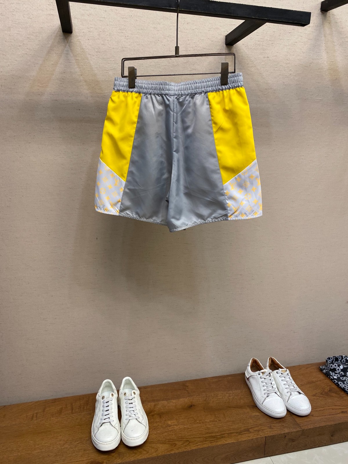 【3D効果モノグラム★】スポーティ◇LouisVuittonショートパンツ お洒落 モノグラムトラックショーツ ルイ・ヴィトン パンツ