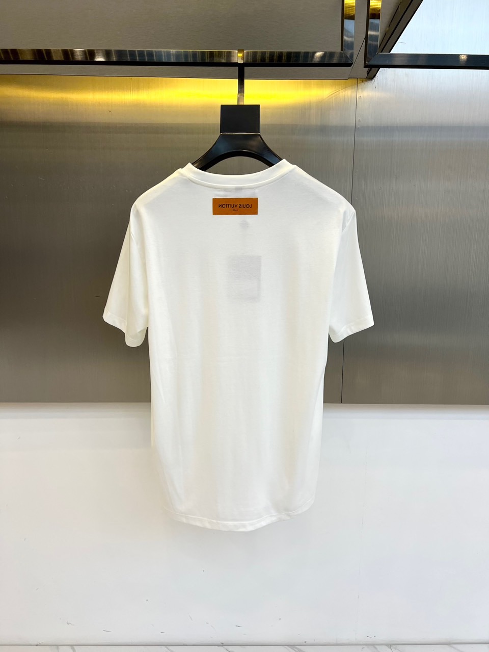 2025春夏【VIP価格】ルイヴィトン クルーネック ロゴ 白Tシャツ 2025春夏【VIP価格】ルイヴィトン クルーネック ロゴ 白Tシャツ