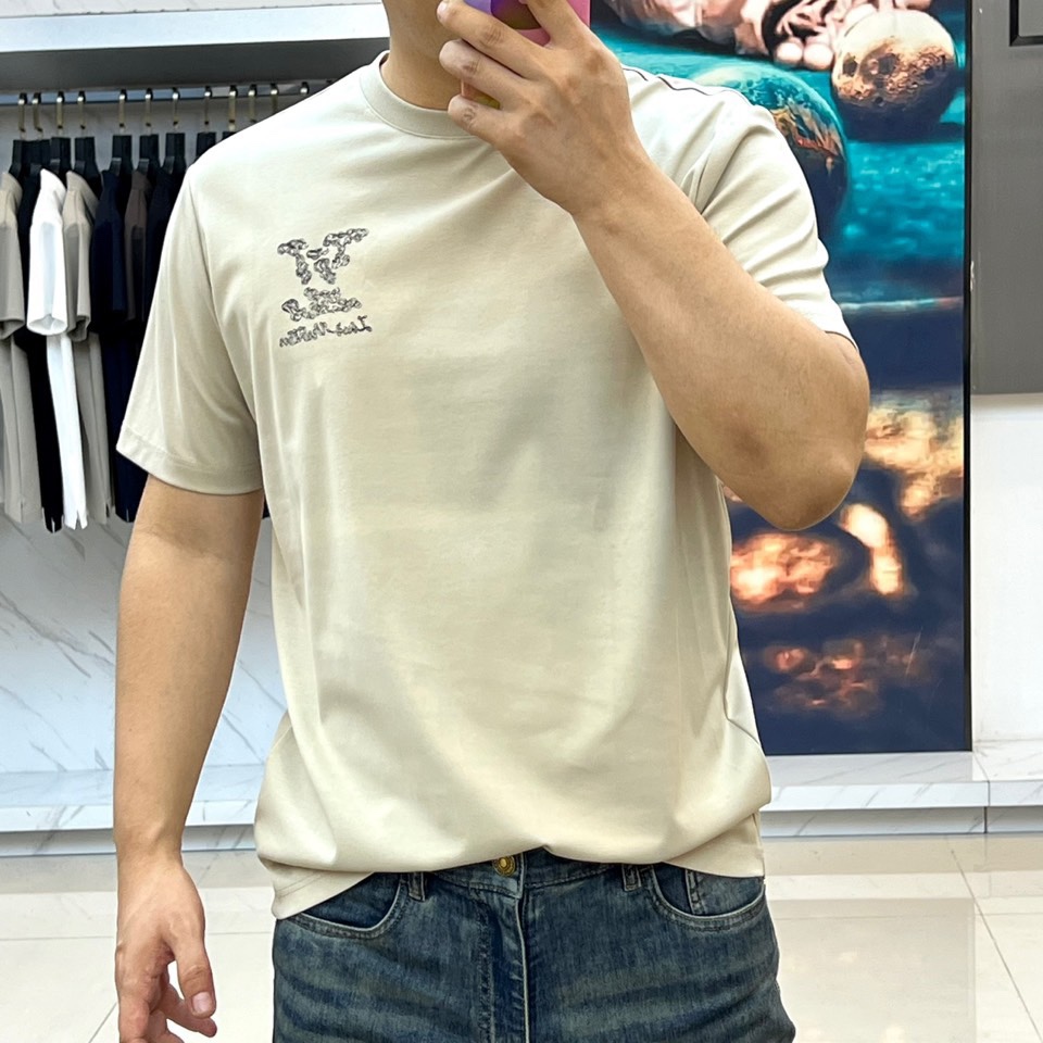【シンプルかっこいい】◆Louis Vuitton◆Tシャツ クルーネック 2023AW☆即納！【LV ルイヴィトン】クルーネックTシャツ 関税込