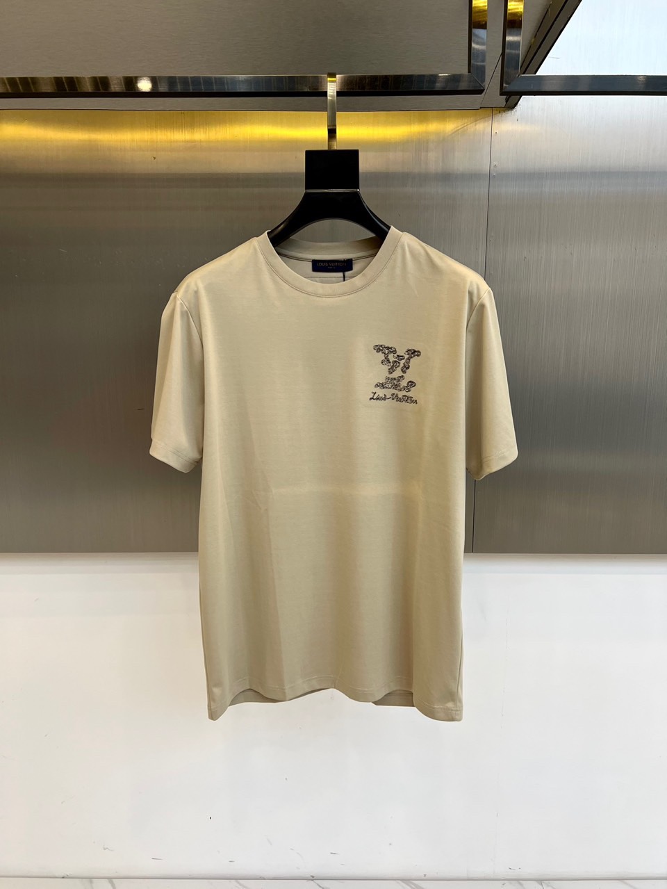 【シンプルかっこいい】◆Louis Vuitton◆Tシャツ クルーネック 2023AW☆即納！【LV ルイヴィトン】クルーネックTシャツ 関税込