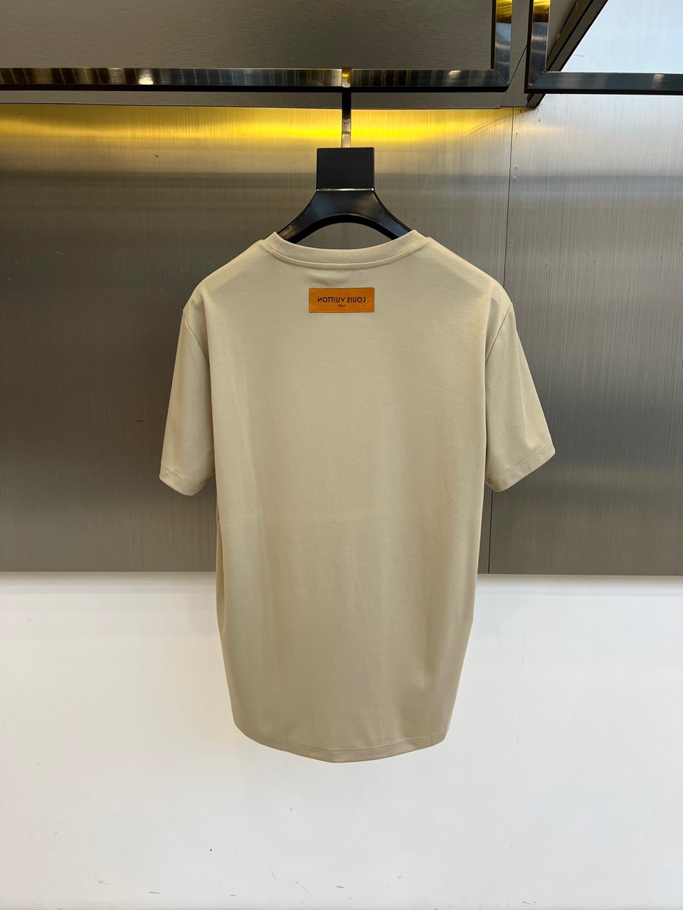 ルイ・ヴィトン Tシャツ 偽物 シンプル 合わせやすい クルー