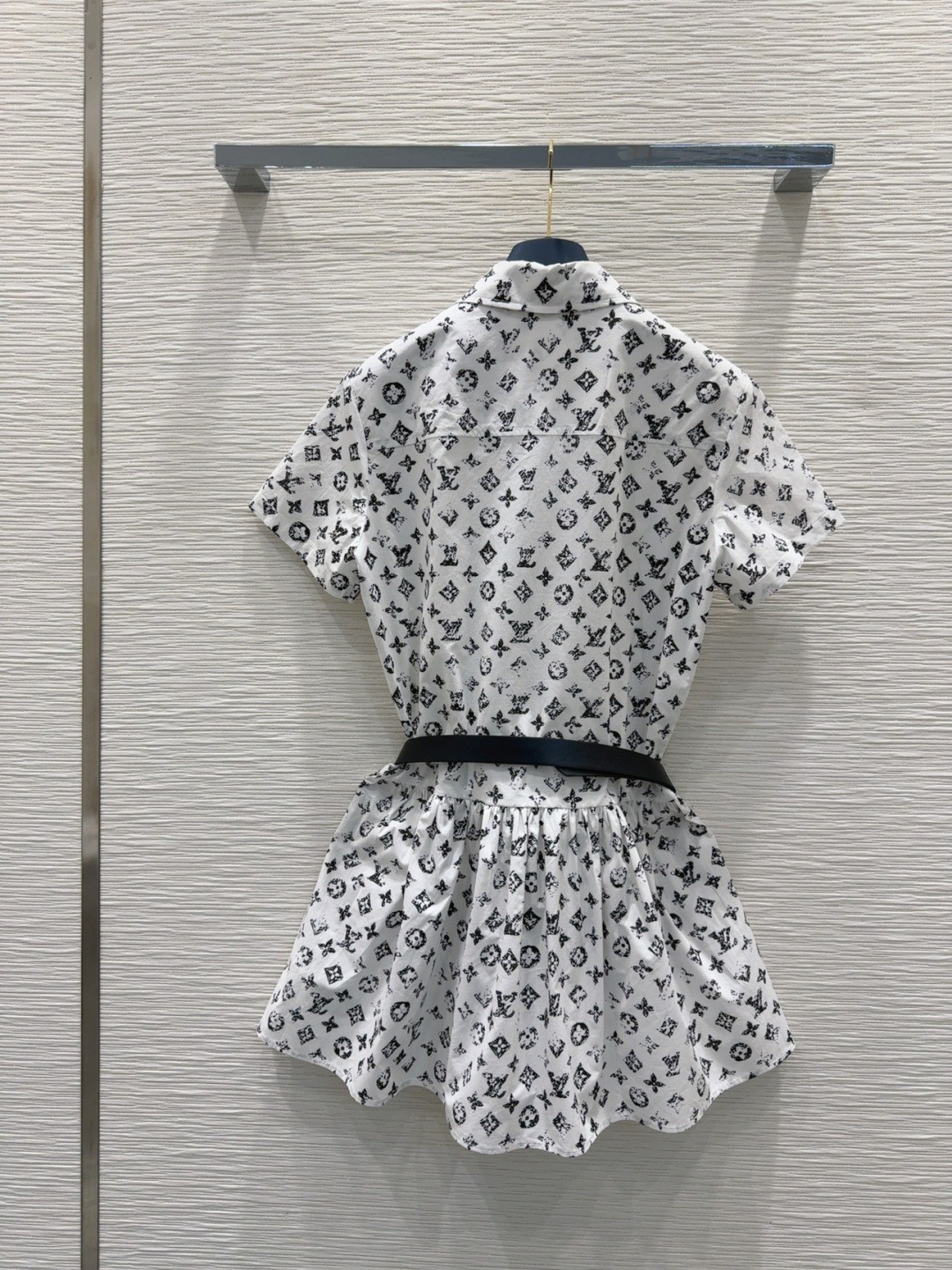 レディース*LOUIS VUITTON*モノグラムシャツワンピース 1AHWZ louis-vuitton-graphic-monogram