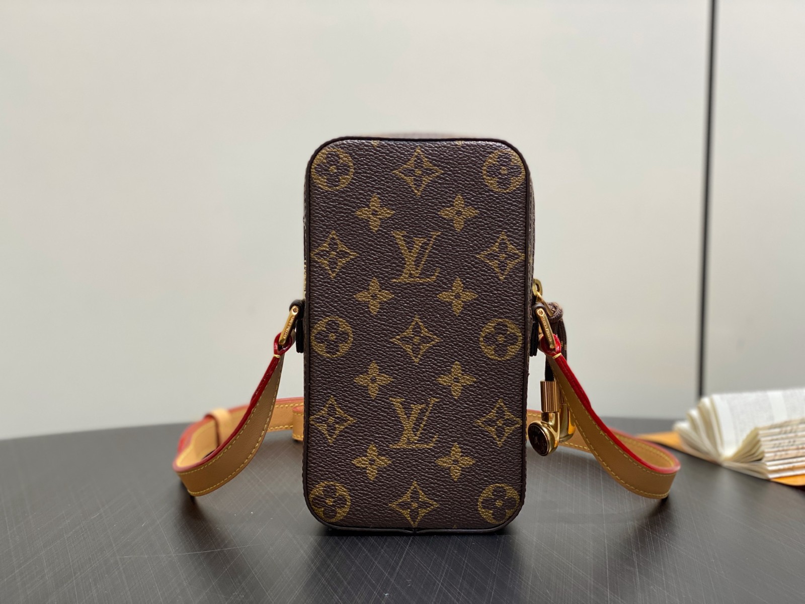 ＊プレイヤーモチーフ【Louis Vuitton】ウェアラブルウォレット Louis Vuitton【ナノ アルファ・ウェアラブル ウォレット】人気