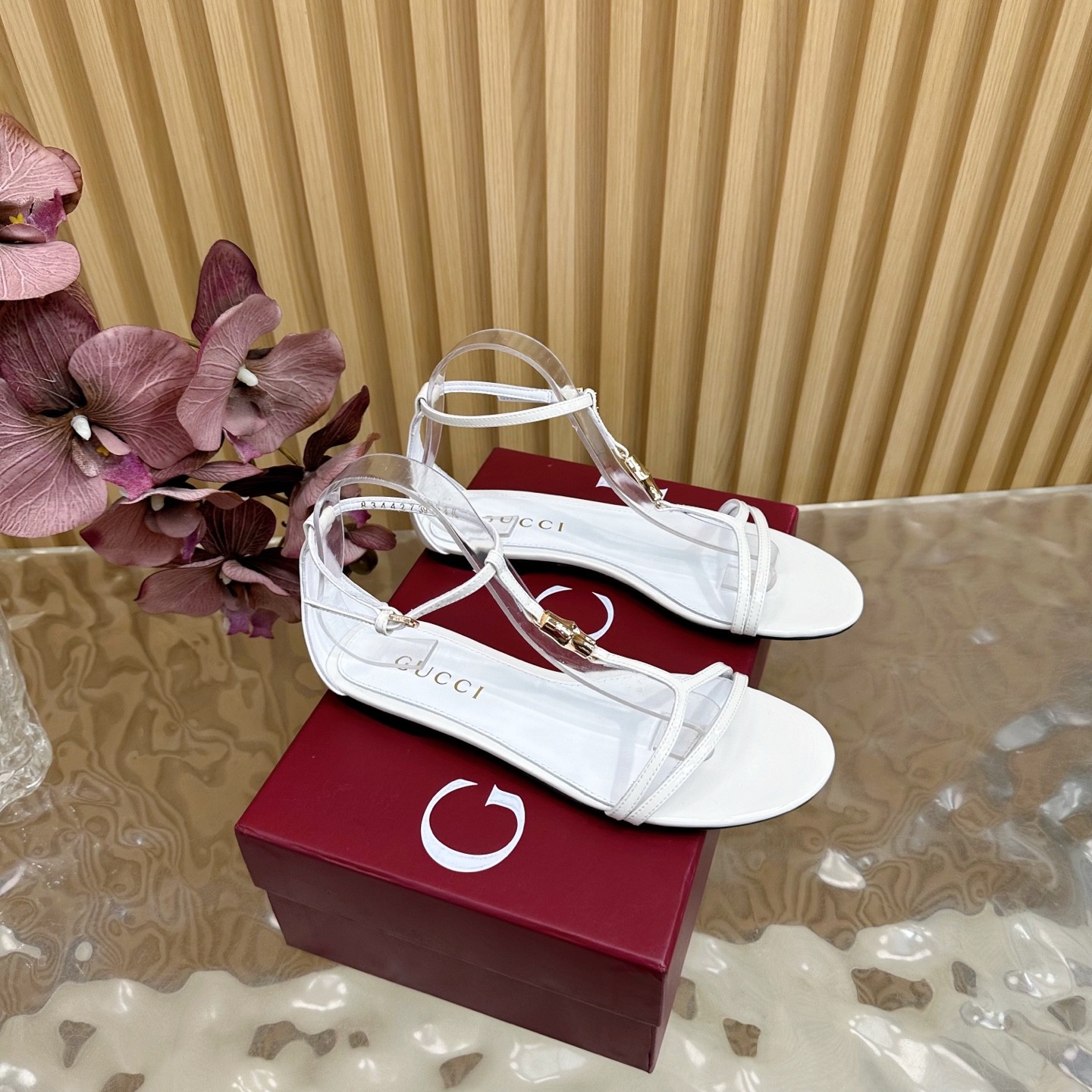 *GUCCI*グッチ バンブー ディテール付き サンダル 832417_US000_2718_001_100_0000