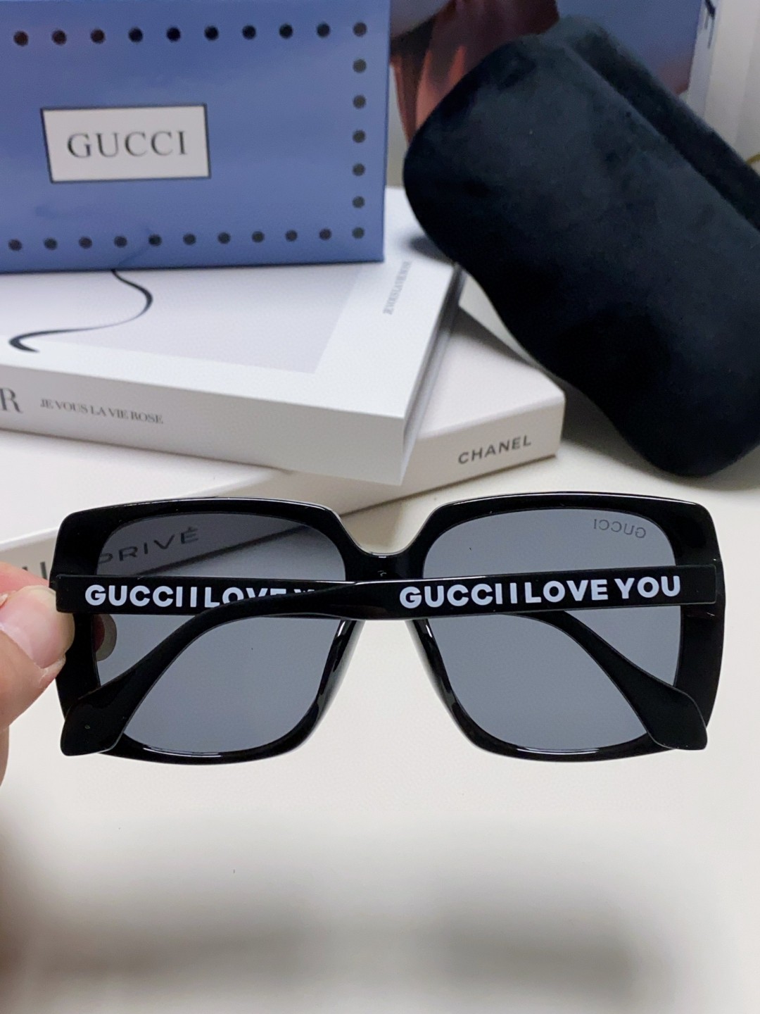 GUCCIの小顔効果のサングラス スタイリッシュ 小顔効果 アイウェア グッチ サングラス 偽物