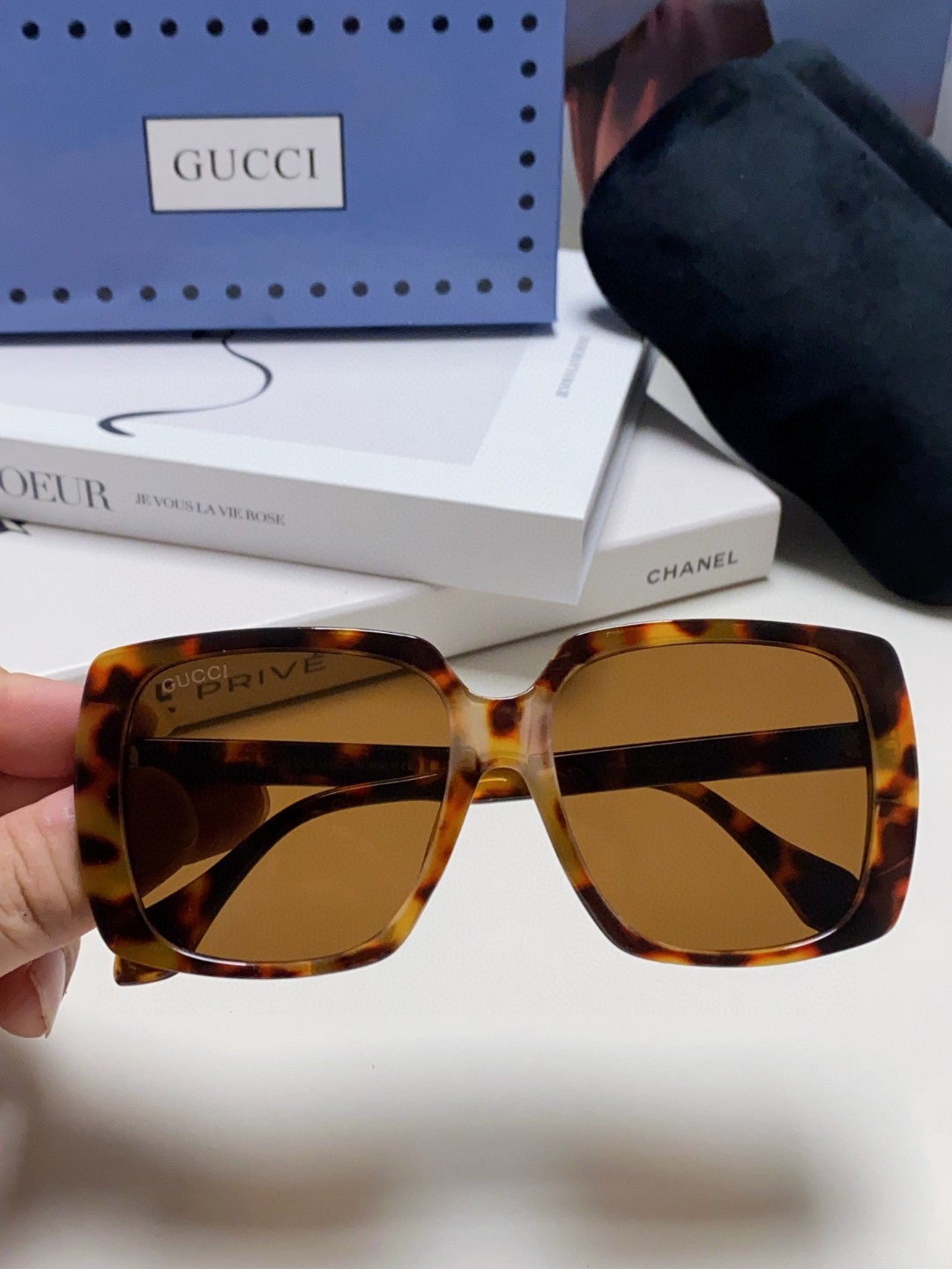 ら*ん様 Gucci サングラス キャットアイ べっ甲柄 スタイリッシュ 小顔効果 アイウェア グッチ サングラス 偽物