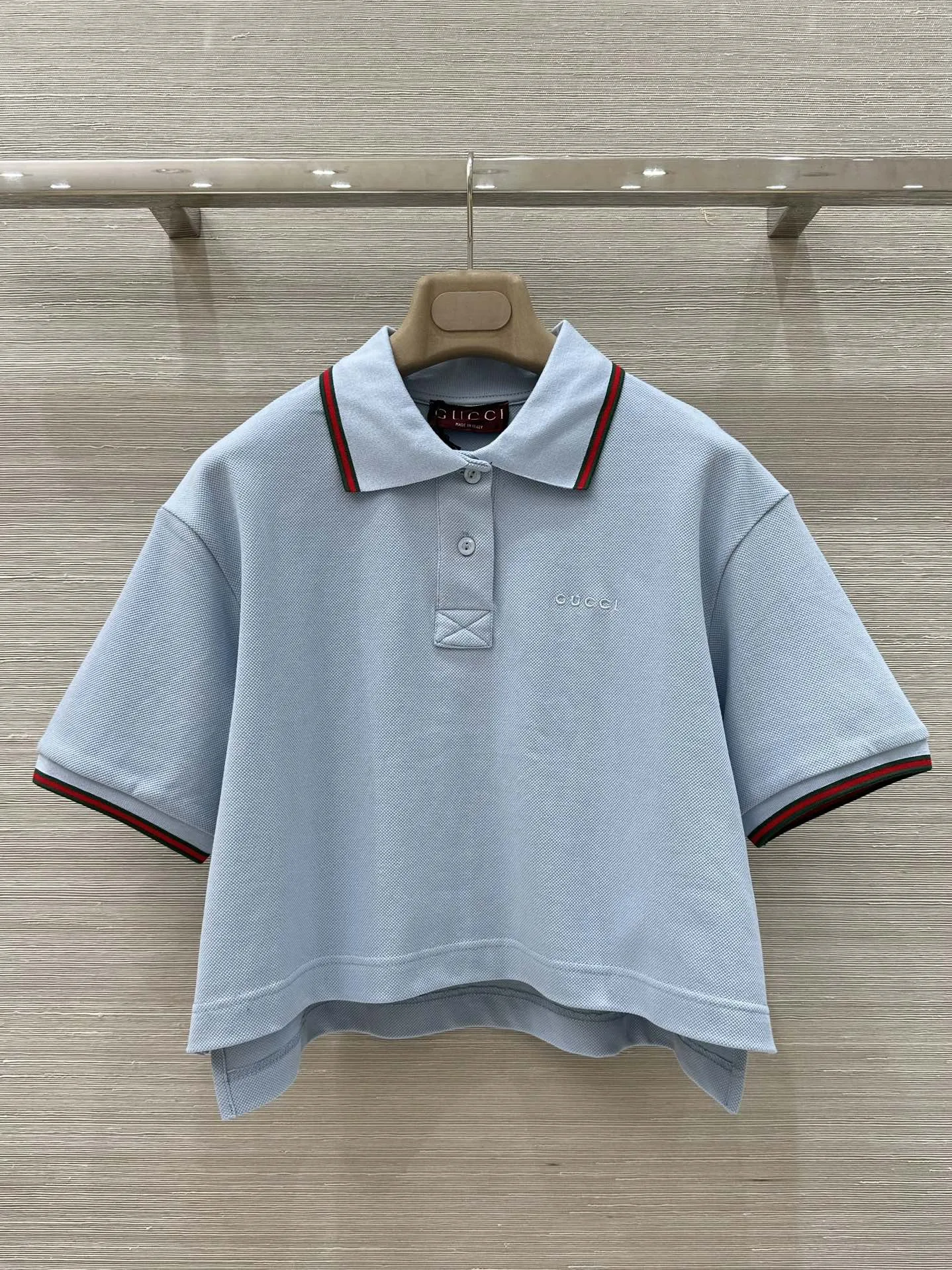 カジュアル ロゴ刺繍 ポロシャツ グッチ Tシャツ コピー コットンピケ ライトブルー カジュアル ロゴ刺繍 ポロシャツ グッチ Tシャツ コピー コットンピケ ライトブルー