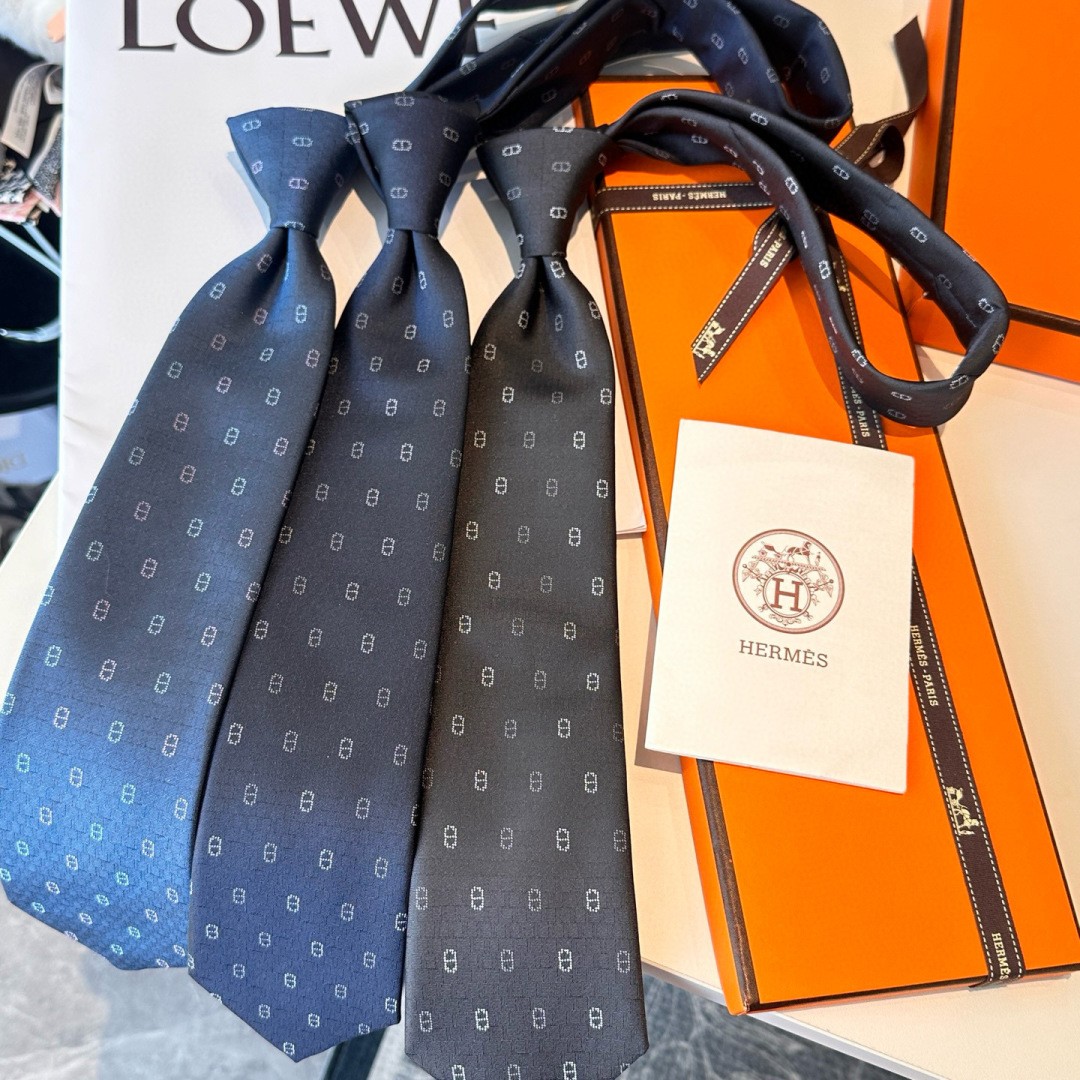 ✨未使用✨HERMES エルメス　ネクタイ　マイヨン・ディヴェール　H柄 現行 HERMES エルメス 未使用品 現行 ネクタイ マイヨン・ディ