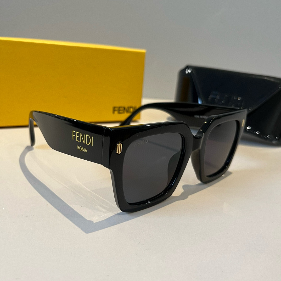 【✨正規品✨】FENDI サングラス&サングラスケース　2点セット FENDI Designer Sunglasses Case Brand New Great Gift Retail