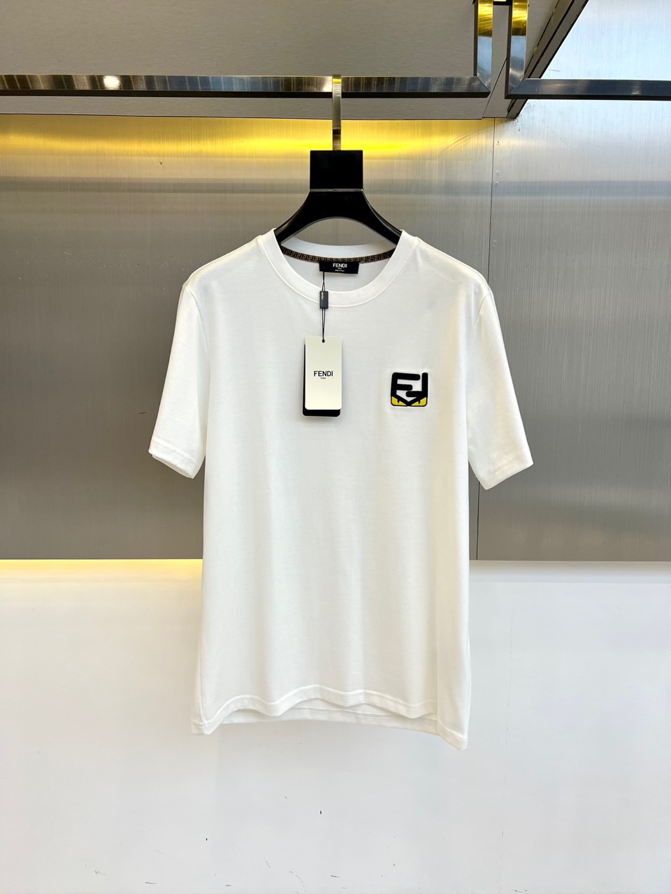 シンプル ロゴ刺繍 クルーネック 半袖Tシャツ フェンディ T