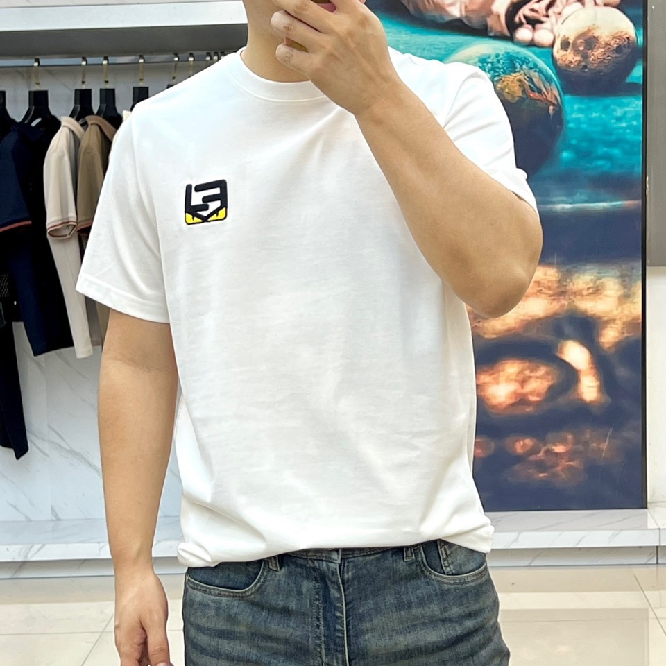FENDI - フェンディー Tシャツ 半袖ニット 丸首 クルーネック FENDI FENDI(フェンディ) Tシャツ・カットソー(レディース) - 海外通販