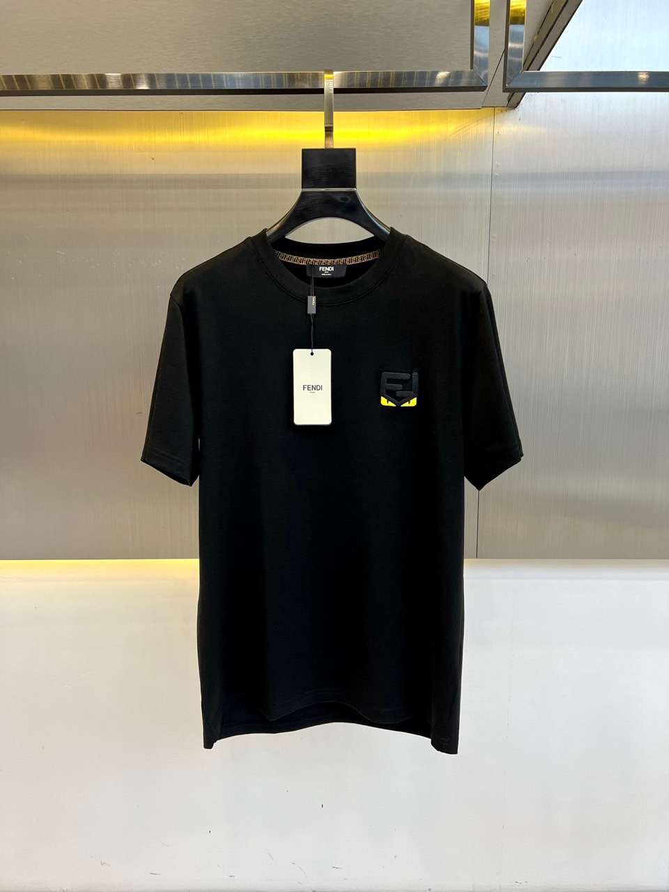 FENDI フェンディ カラーテープロゴシャツ 刺繍 ブラック 楽天市場】フェンディ FENDI メンズ トップス Tシャツ 半袖 ロゴ