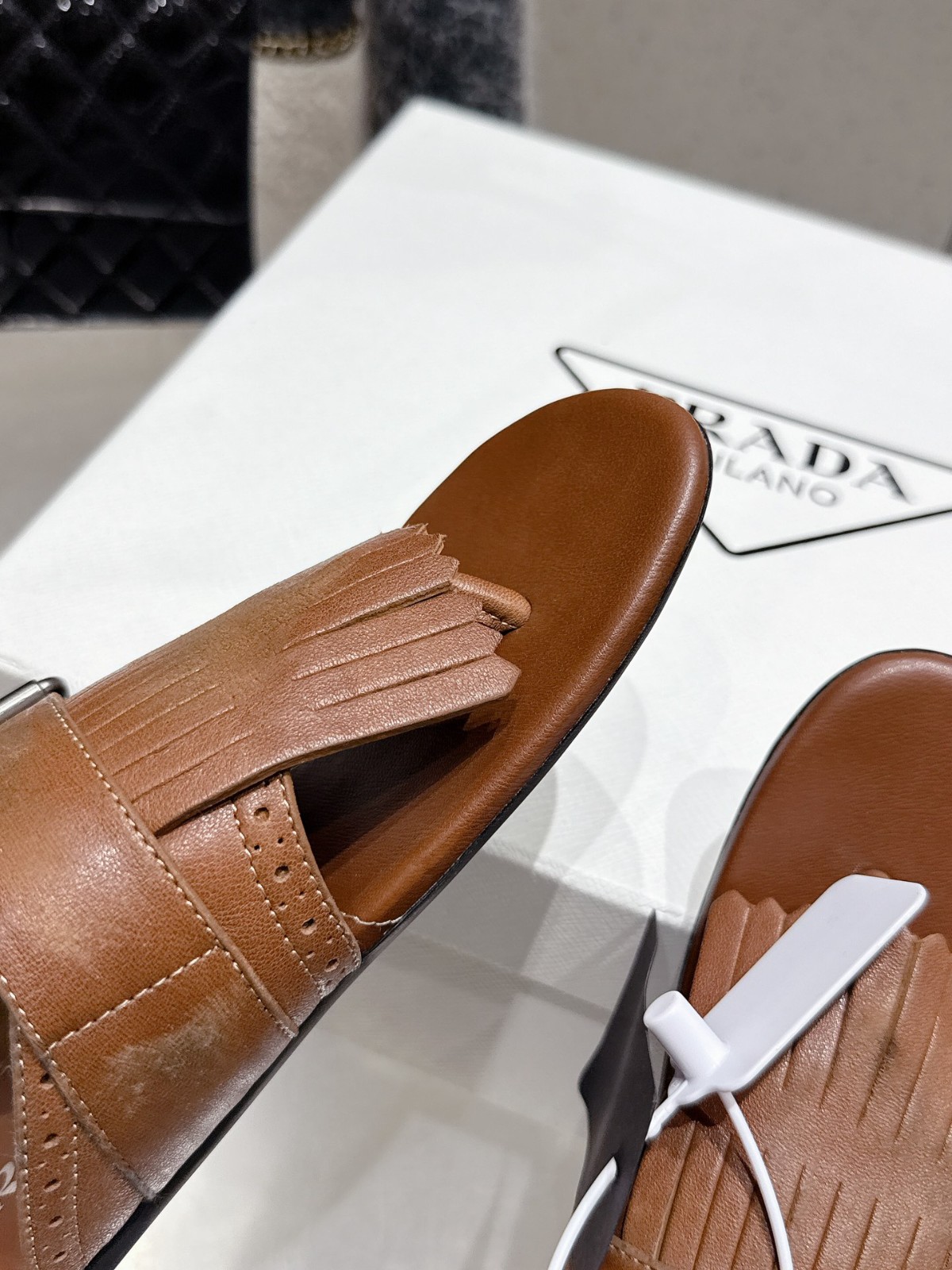 注目の新作♪【PRADA】プラダ シャッフル レザー トングサンダル 注目の新作♪プラダ シャッフル レザー トングサンダル スーパー