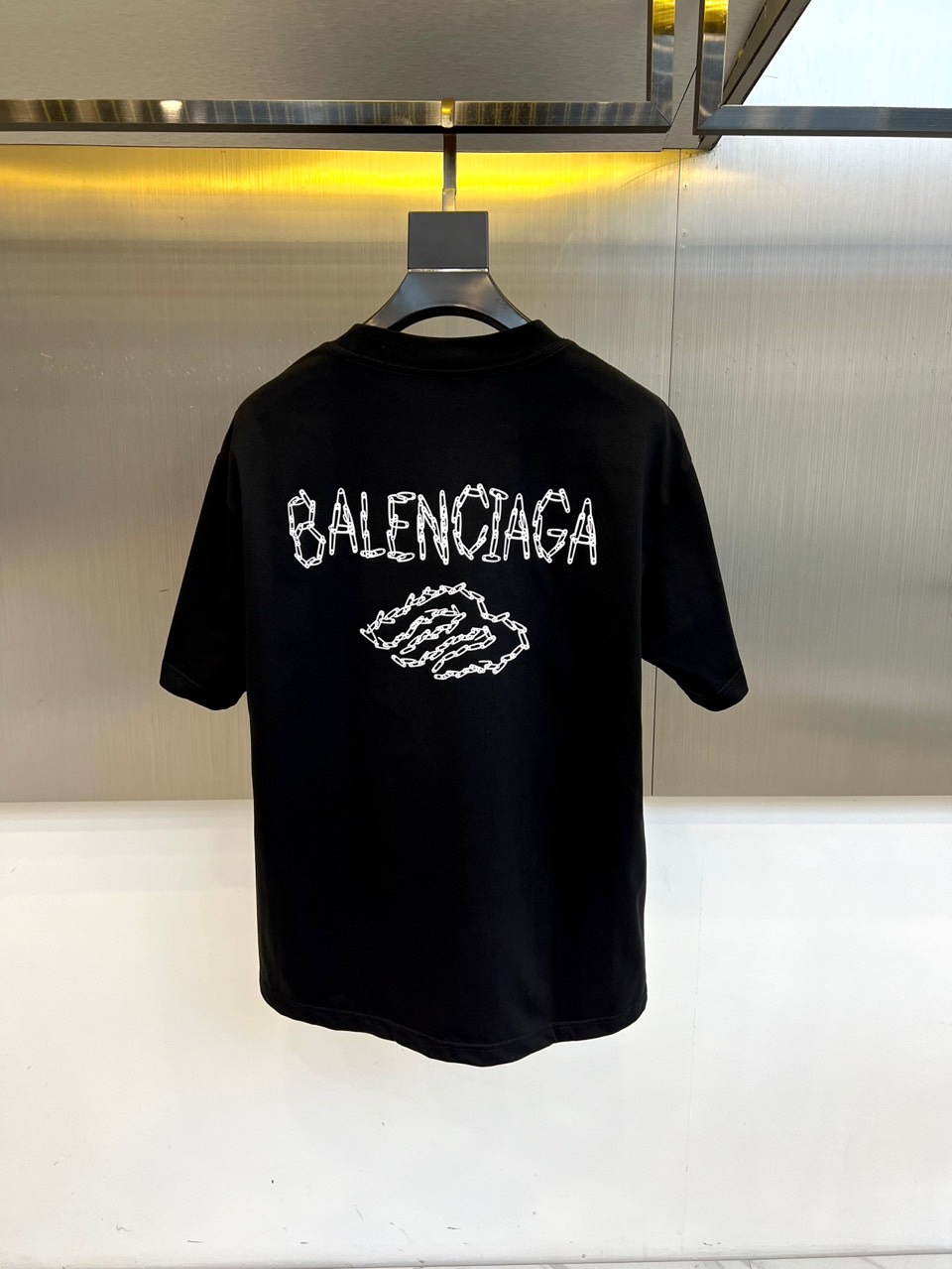 Balenciaga ブラック ロゴプリント コンパクトTシャツ Balenciaga ロゴ Tシャツ | ブラック | FARFETCH JP