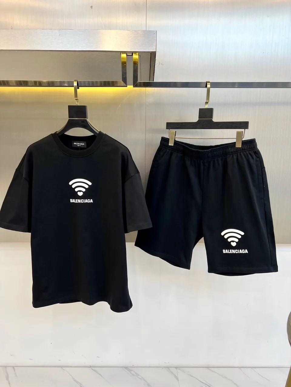 カジュアル 半袖Tシャツ＆ショートパンツ 上下セット バレンシアガ セットアップ 偽物 ブラック