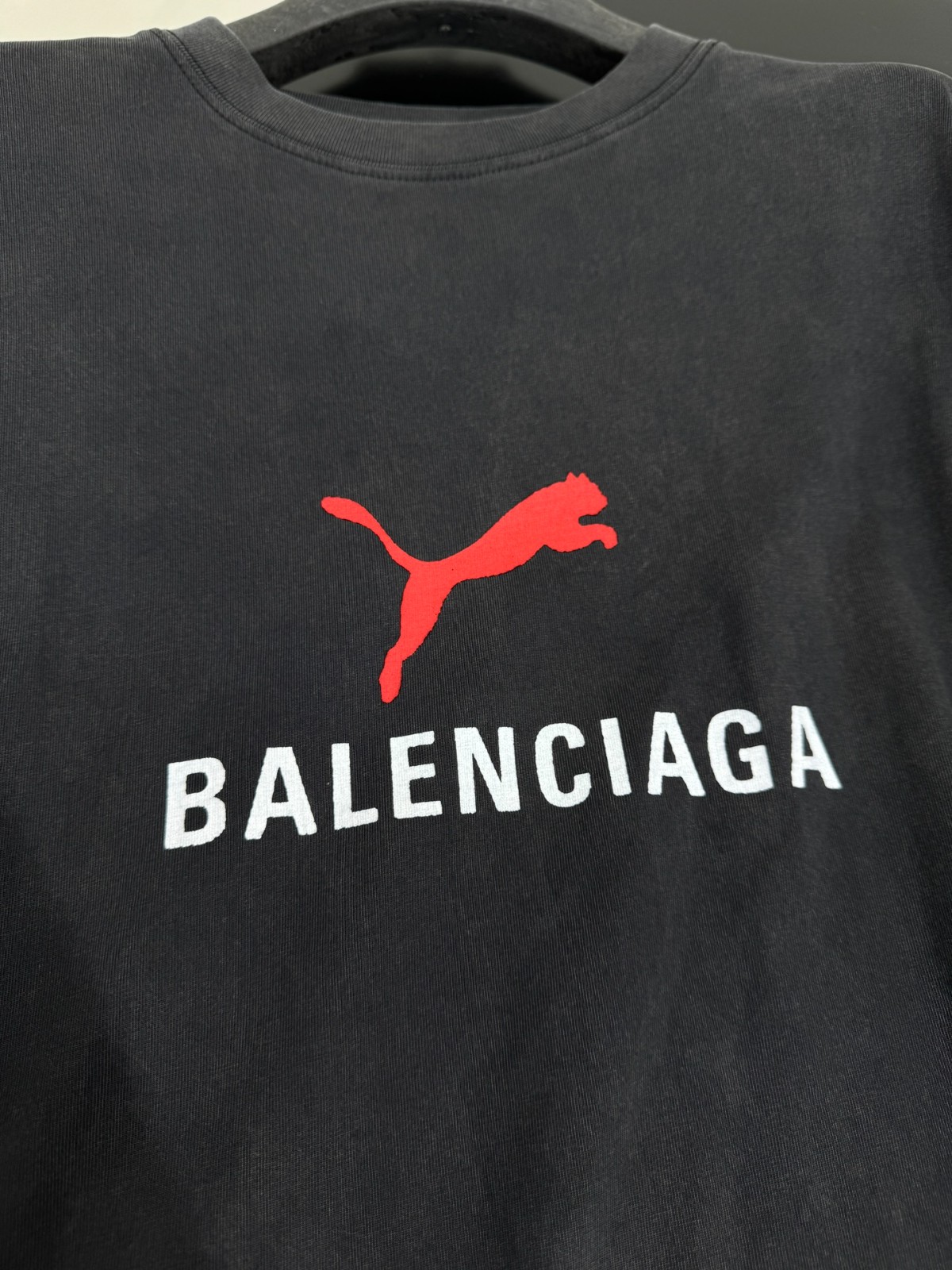 限定♪【国内発送★BALENCIAGA ×PUMA】フィッテッド Tシャツ Balenciaga I Puma Oversized T-shirt in Black Faded