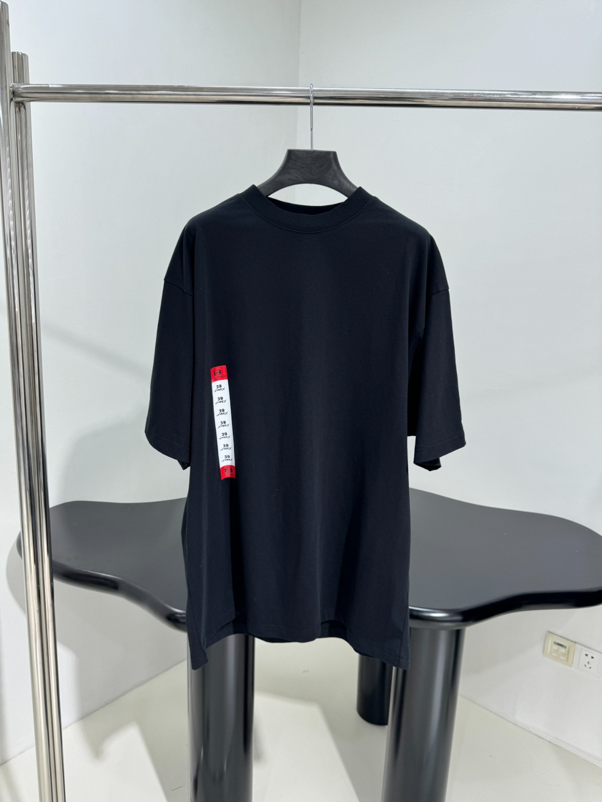 バレンシアガ フォトシュート オーバーサイズTシャツ ユニセックス バレンシアガ フォトシュート オーバーサイズTシャツ ユニセックス