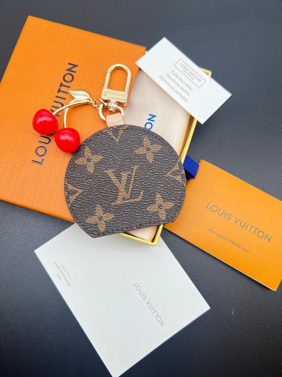 【ミニ鏡付♪】チェリーが可愛い★ LouisVuitton バッグチャーム 新作 新品 ルイヴィトン村上隆バッグチャーム・LV ミニ ミラー