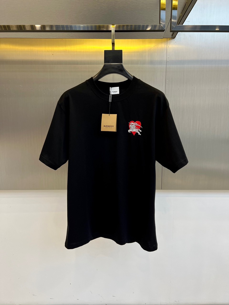 Burberry  バーバリー ロゴ刺繍クルーネック T シャツ 国内セール☆BURBERRYバーバリーJAYSON 刺繍ネック ロゴTシャツ