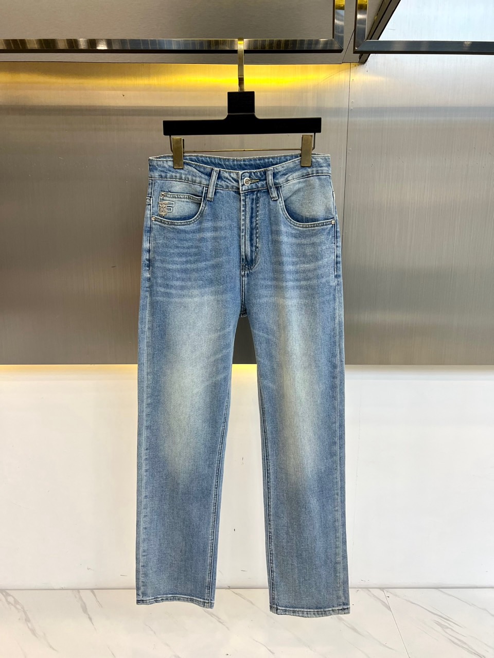 シンプル 合わせやすい デニムパンツ バーバリー ジーンズ 偽物 メンズ シンプル 合わせやすい デニムパンツ バーバリー ジーンズ 偽物 メンズ