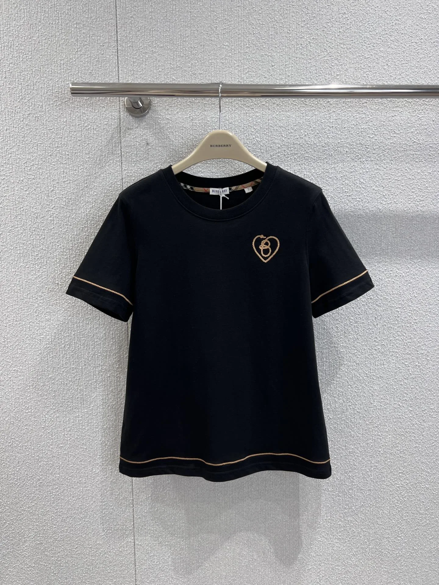 Bハート コットンTシャツ バーバリー Tシャツ コピー クルーネック ブラック Bハート コットンTシャツ バーバリー Tシャツ コピー クルーネック ブラック