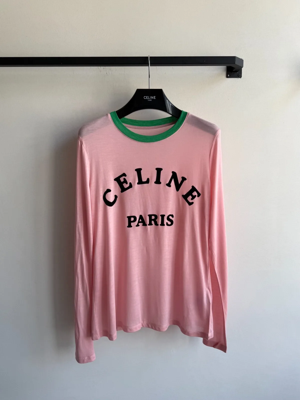 カジュアル ロゴ入り シアー 長袖Tシャツ 紫外線対策 セリーヌ Tシャツ コピー ピンク カジュアル ロゴ入り シアー 長袖Tシャツ 紫外線対策 セリーヌ Tシャツ コピー ピンク