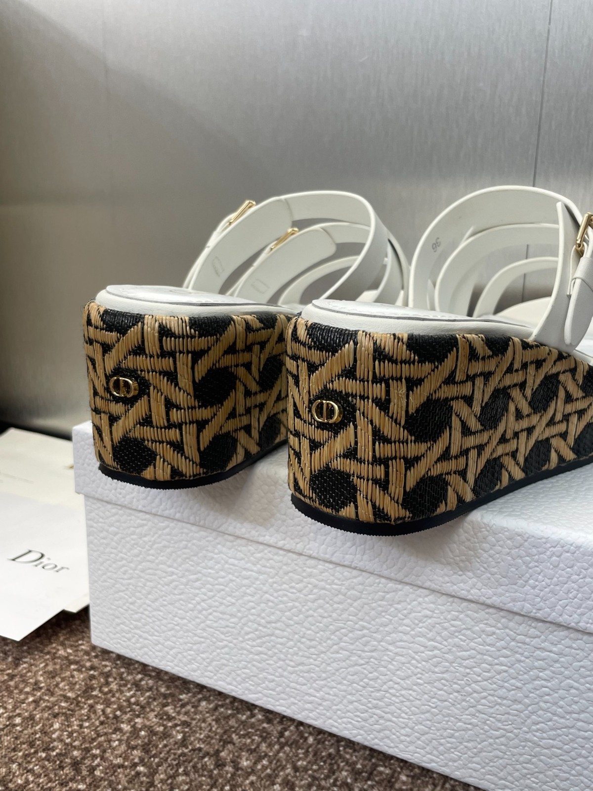 き*こ様 （希少）Dior クリスチャン　ディオール　サングラス　白　ホワイト 良品 クリスチャンディオール ポーチ バッグ ファブリック