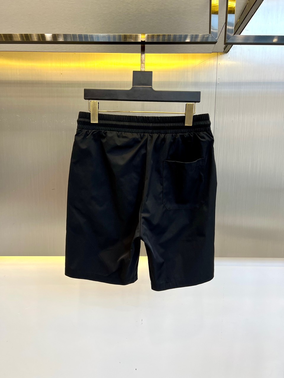 LOEWE X ON コラボ●ロゴ入りダブルレイヤーショートパンツ LOEWE X ON コラボ○ロゴ入りダブルレイヤーショートパンツ