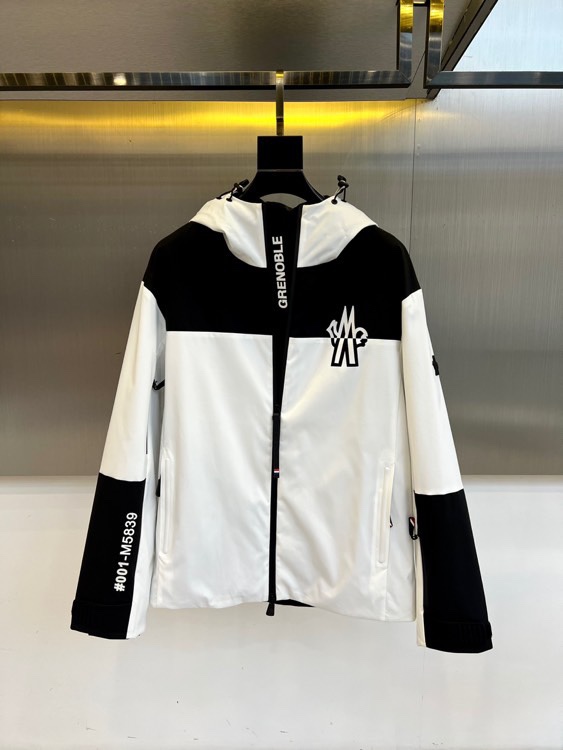 【未使用新品】モンクレール×SIMONE ROCHA ホワイト フードジャケット モンクレール(MONCLER) コレクション - ファッションプレス