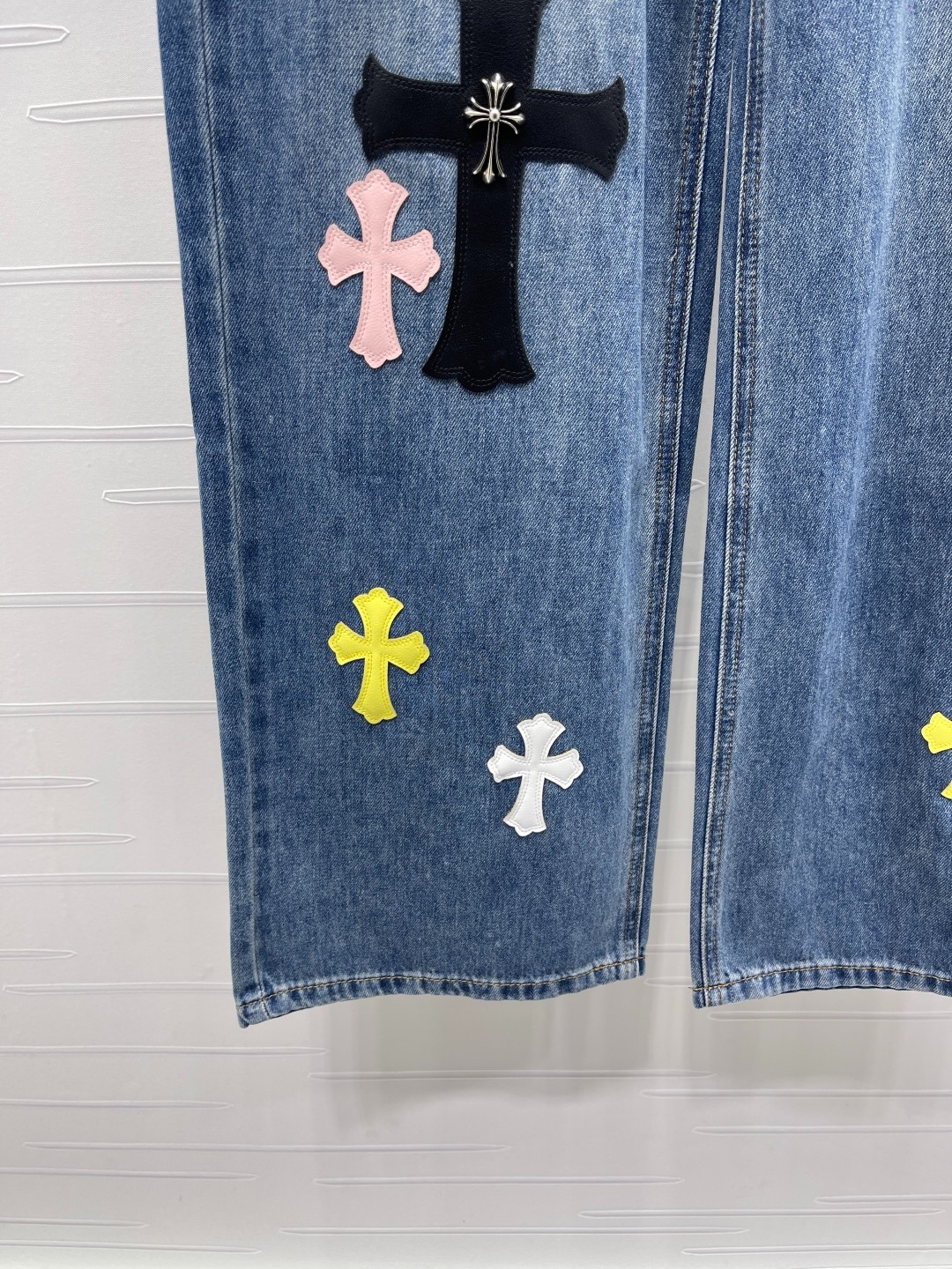 カジュアル クロスパッチ デニムパンツ クロムハーツ ジーンズ 偽物