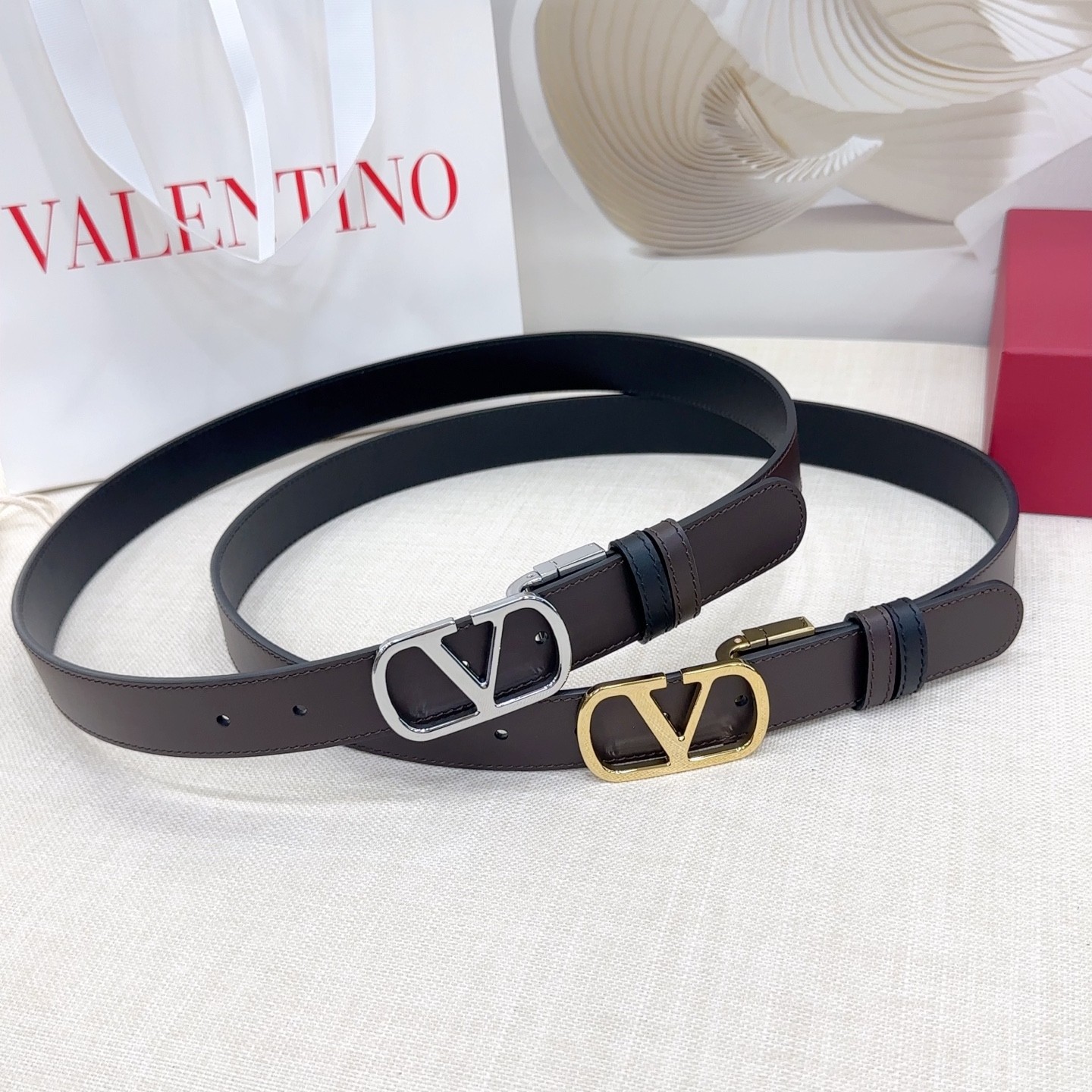 人気 リバーシブルベルト Vロゴバックル ヴァレンティノ ベルト