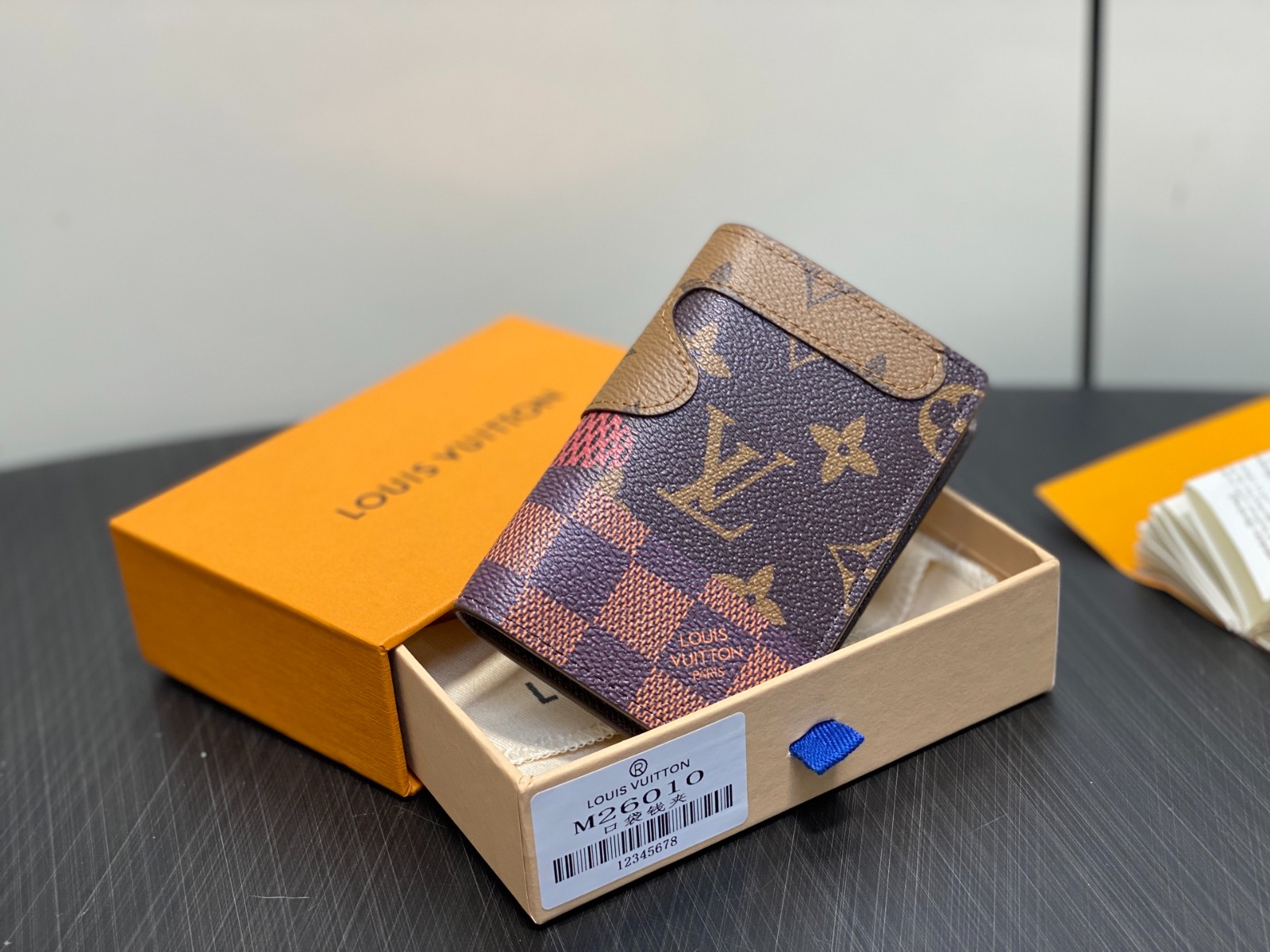 ルイヴィトン　財布　箱付き 箱付き】 ルイヴィトン パイソンレザー 蛇革 長財布 ジッピー
