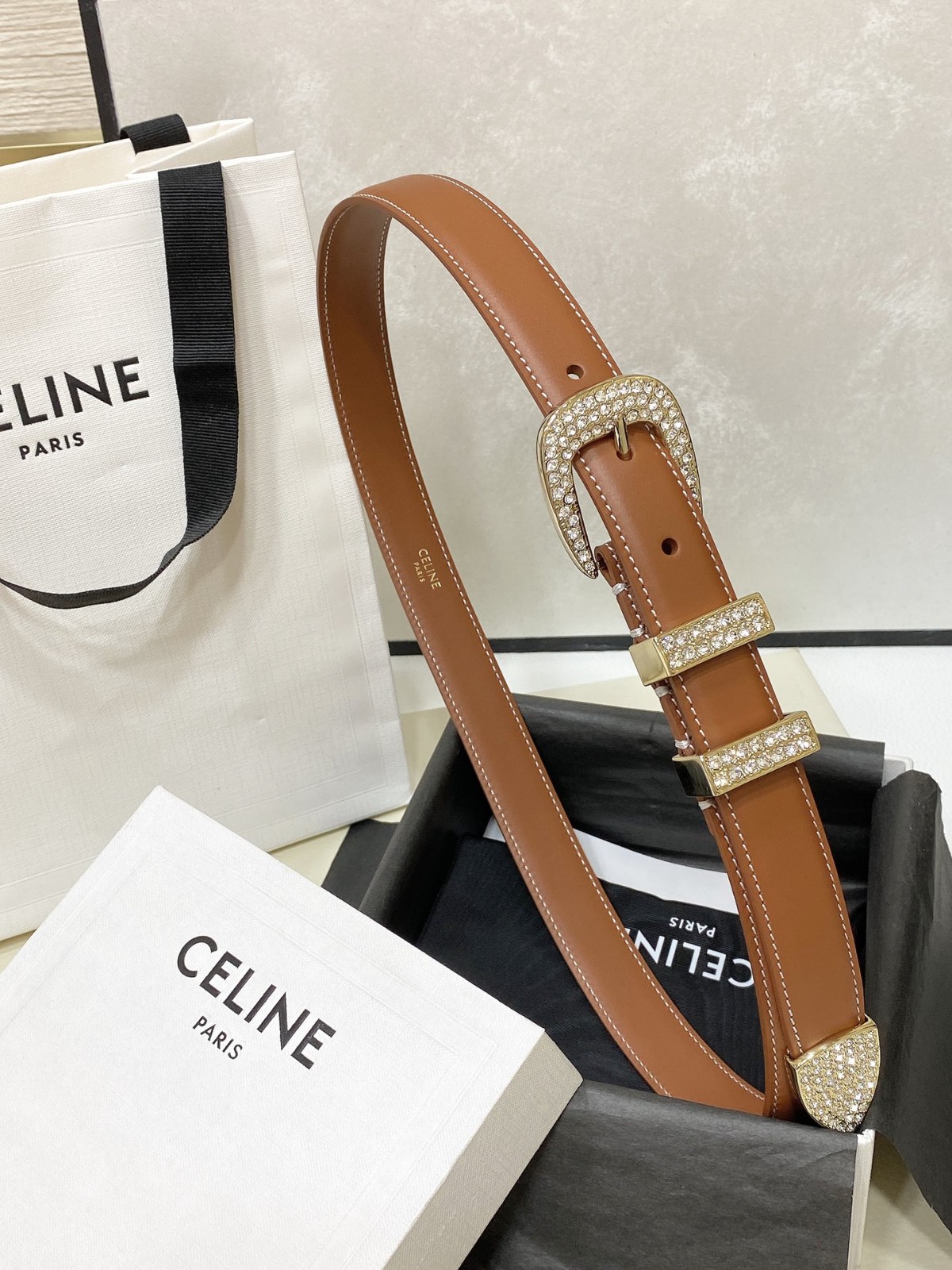 セリーヌ 美品 ベルト ブラウン 75 CELINE セリーヌ ベルト MEDIUM 25MM ブラウン レディース 45ak9