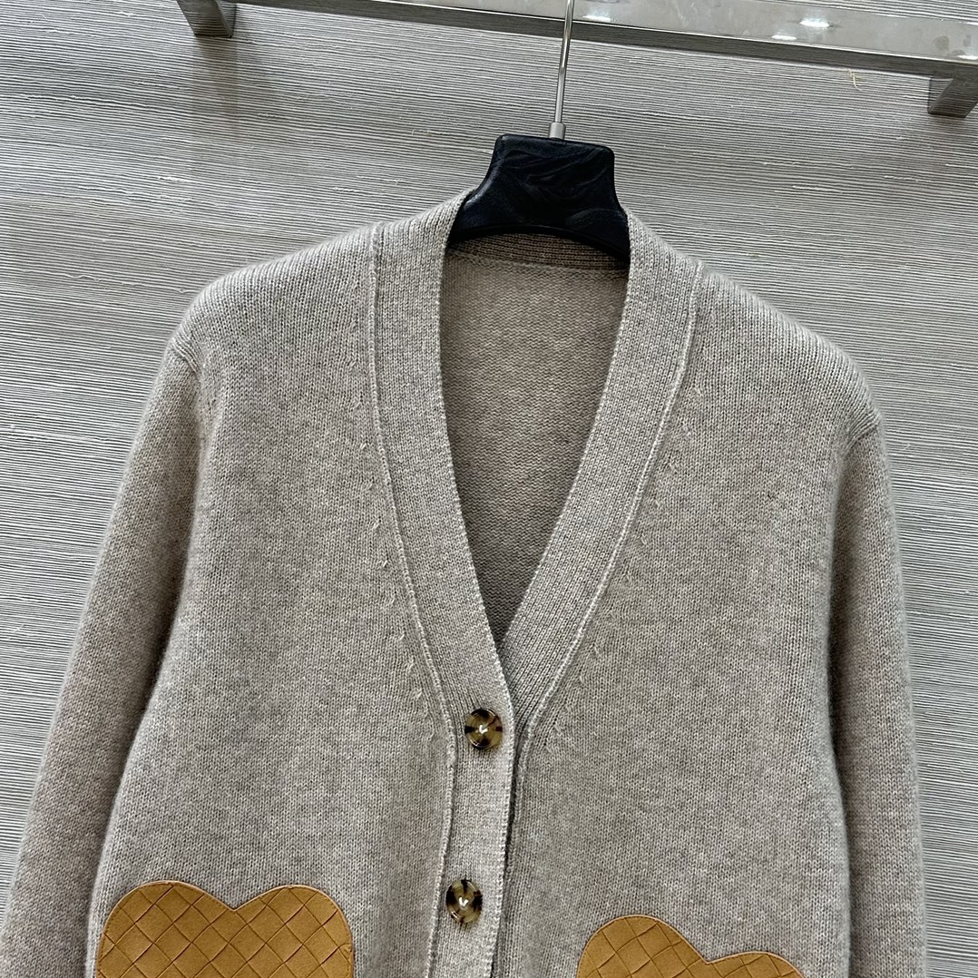 カシミヤ＆ウール Vネックカーディガン ボッテガ・ヴェネタ