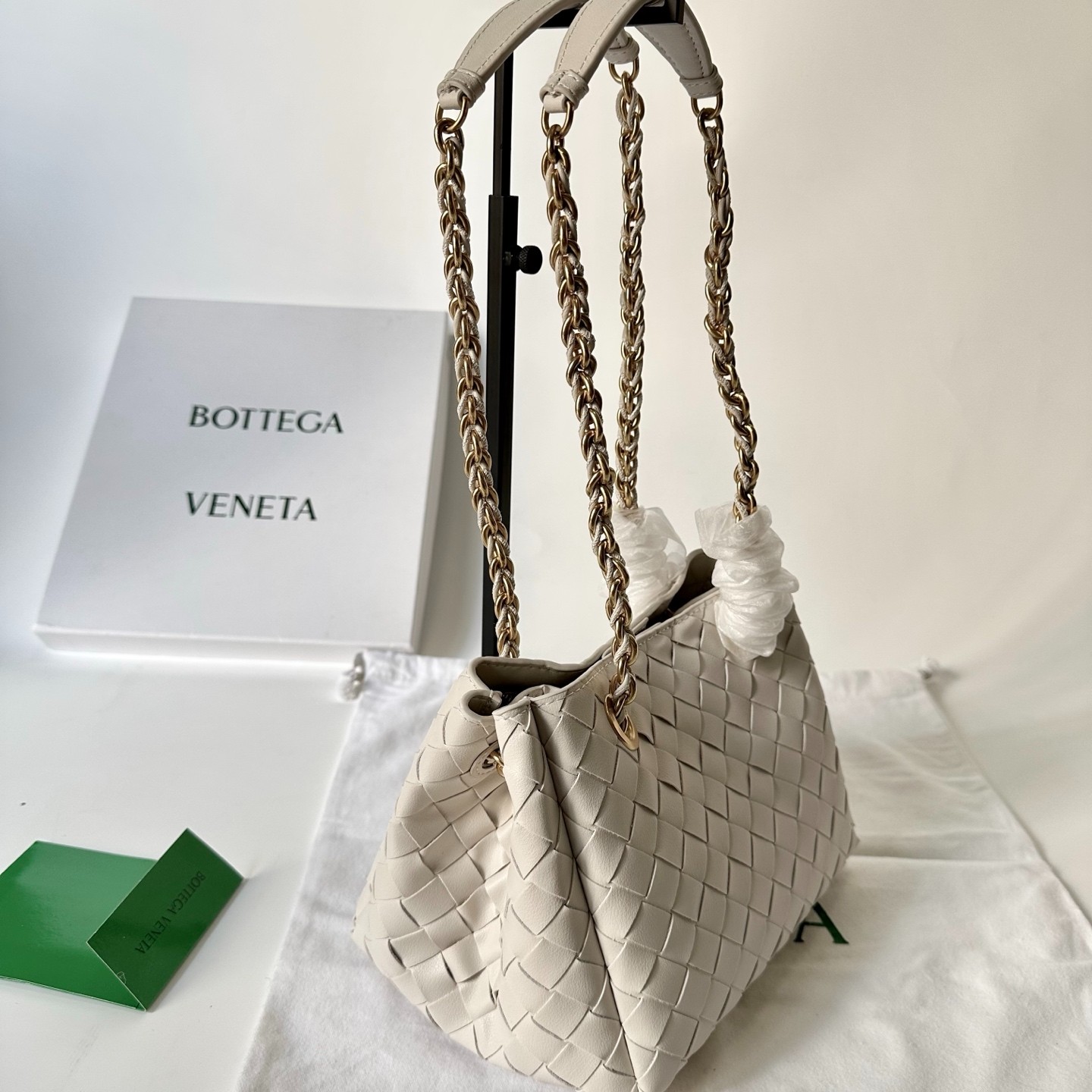 定番 イントレチャートレザー ショルダーバッグ ボッテガ・ヴェネタ